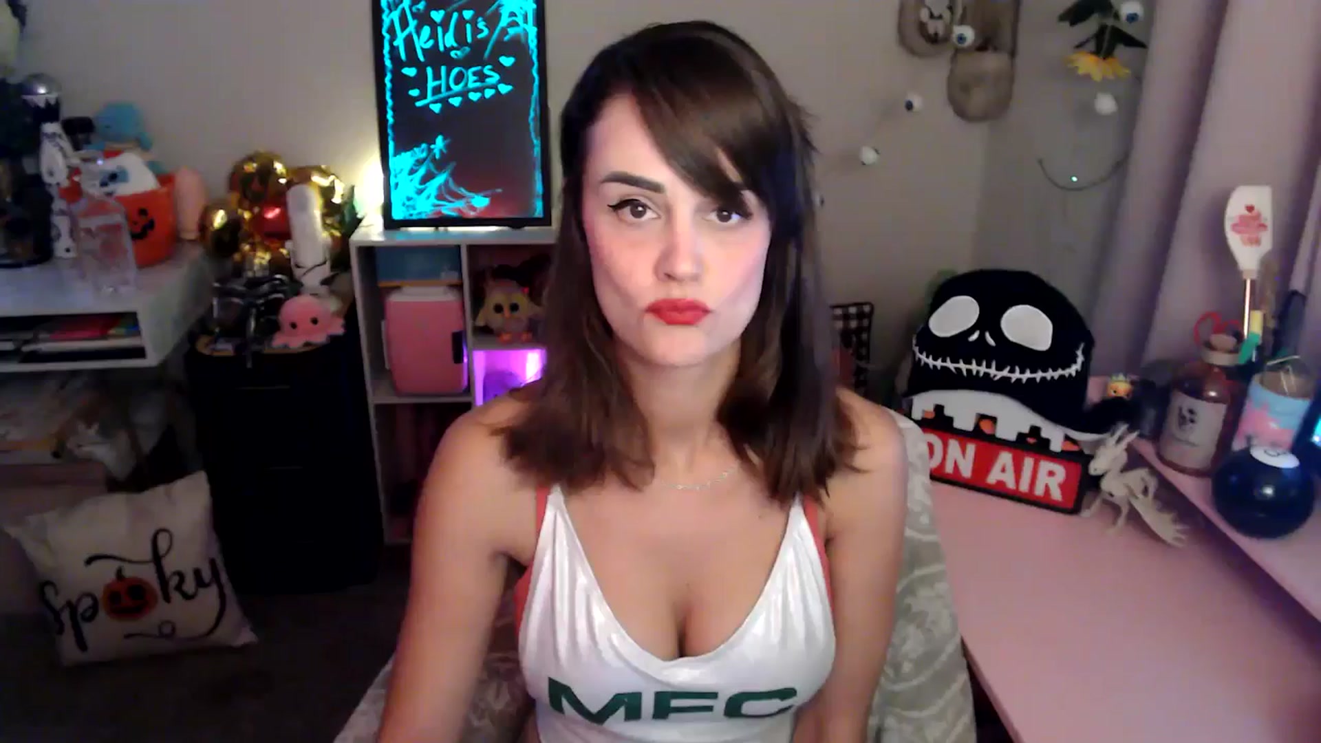 Gallery image thumbnail from HeidiKlumsy's myfreecams stream on, 10/03/2025, 01:03 image 1 of 20