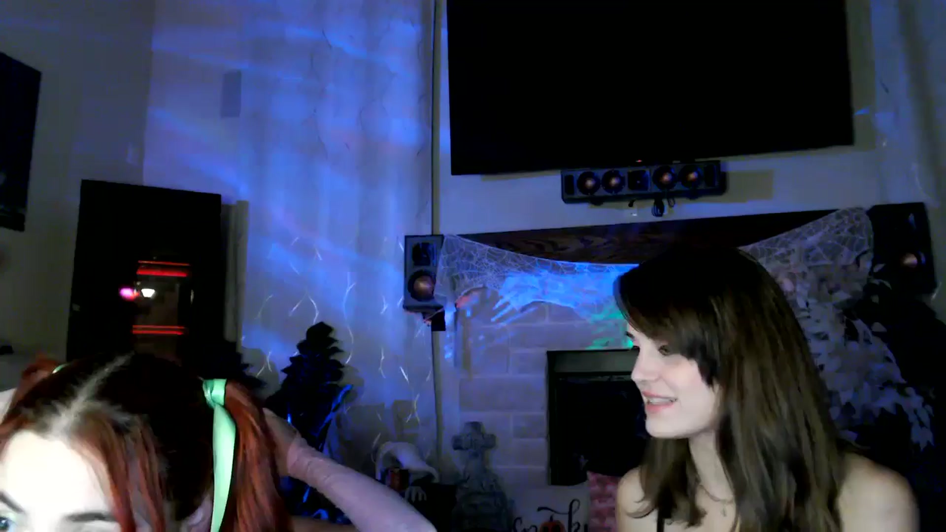Gallery image thumbnail from HeidiKlumsy's myfreecams stream on, 10/17/2025, 08:58 image 1 of 20