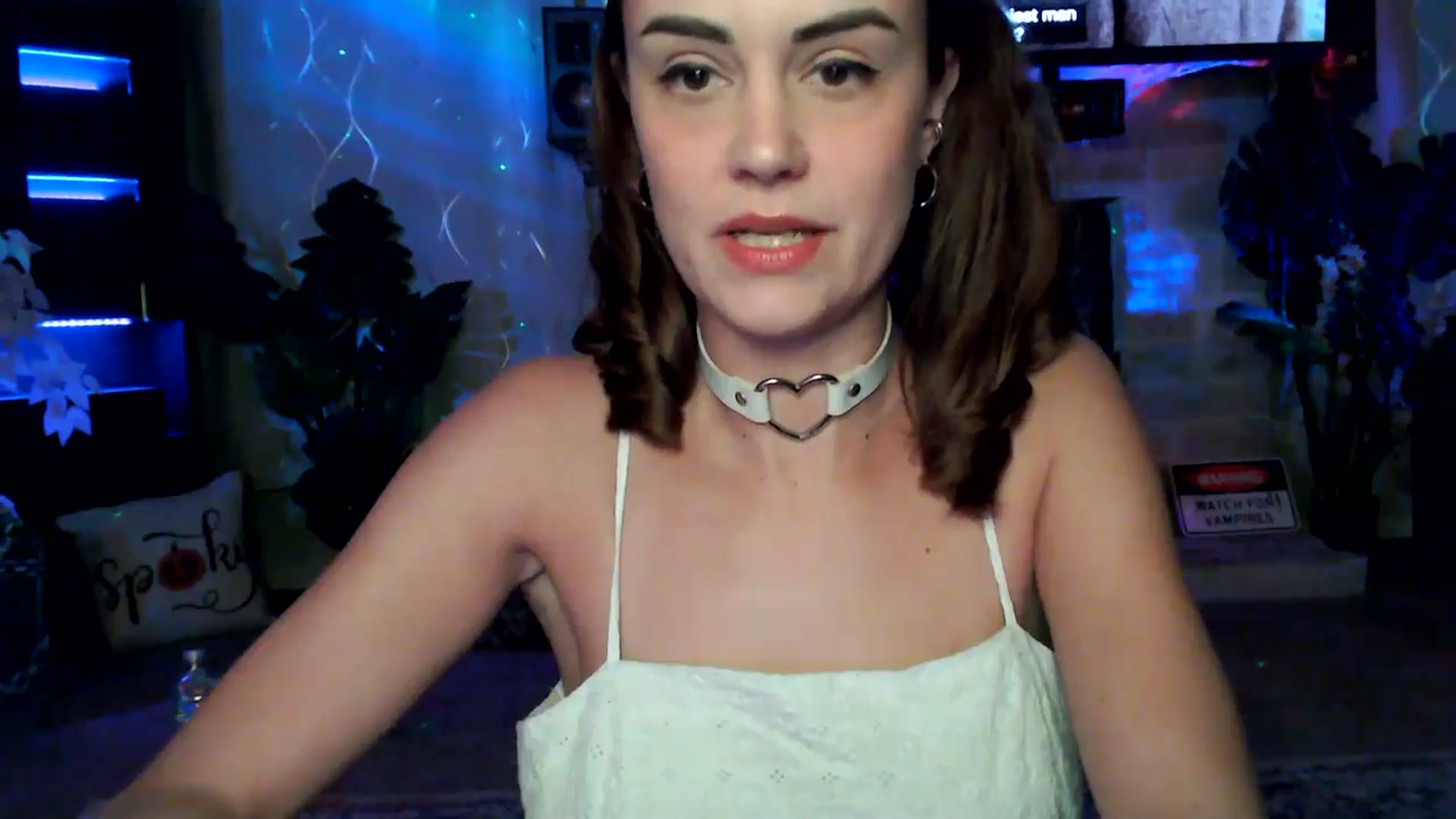 Gallery image thumbnail from HeidiKlumsy's myfreecams stream on, 10/23/2025, 03:10 image 8 of 20