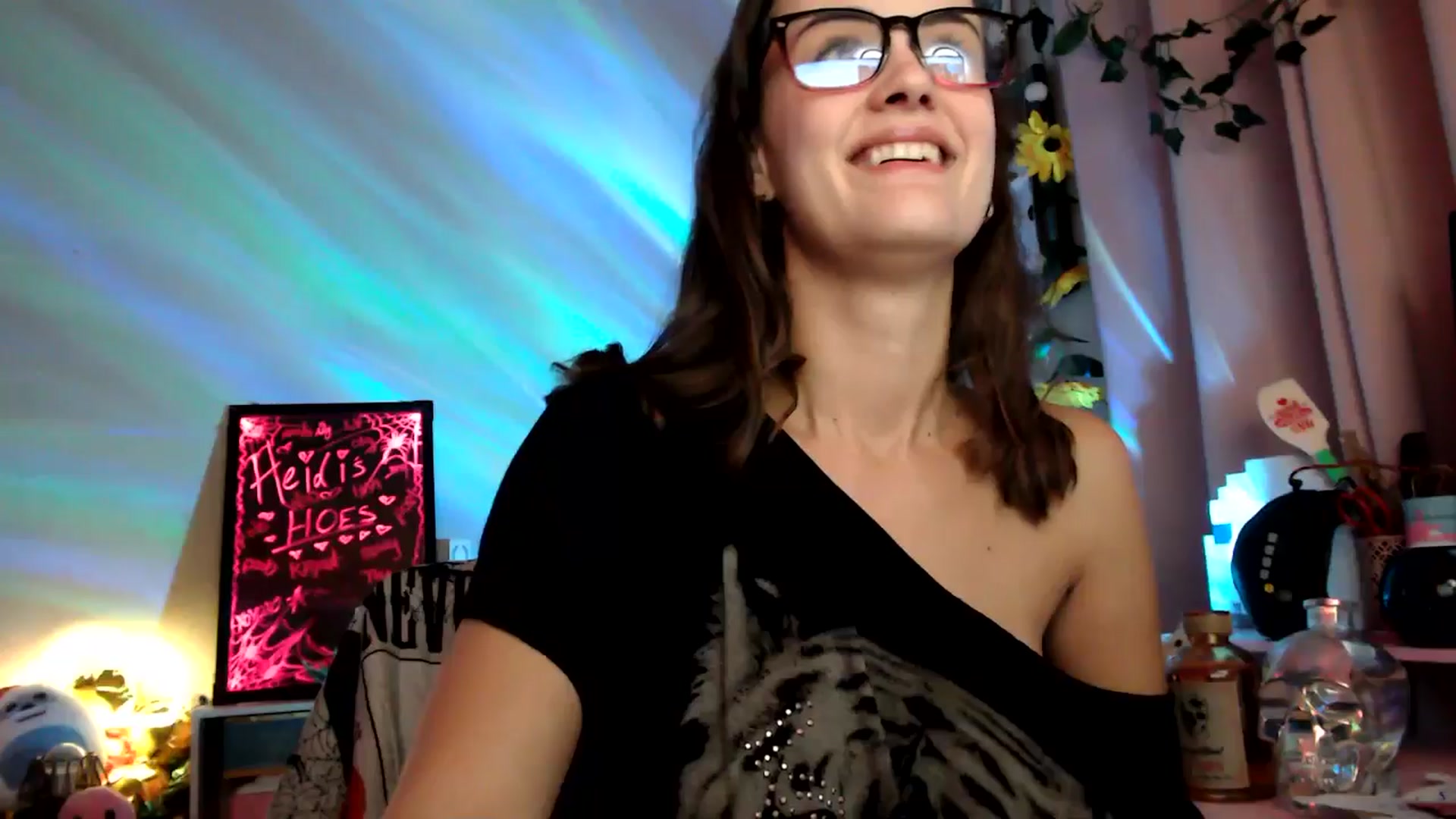 Gallery image thumbnail from HeidiKlumsy's myfreecams stream on, 10/23/2025, 05:31 image 14 of 20
