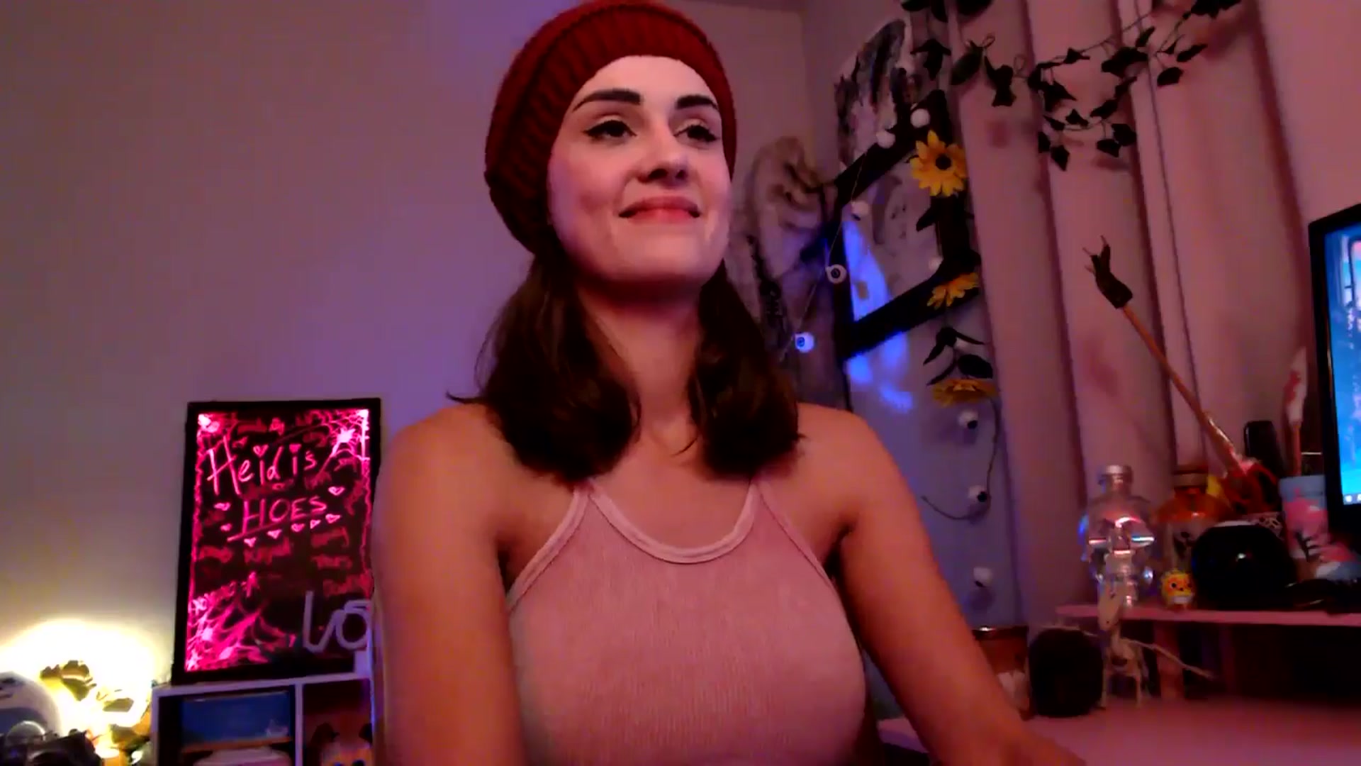 Gallery image thumbnail from HeidiKlumsy's myfreecams stream on, 10/29/2025, 08:14 image 14 of 20