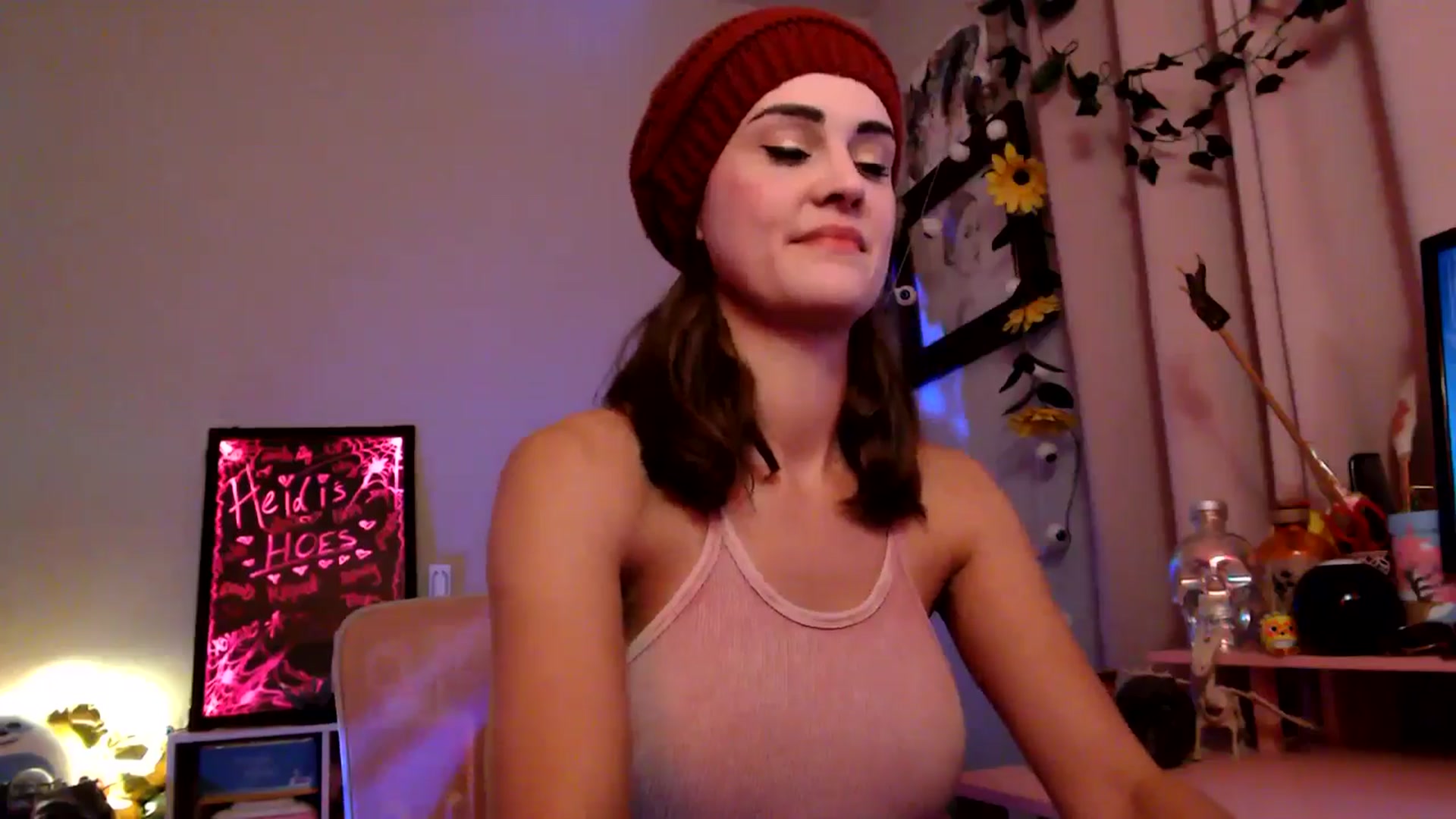 Gallery image thumbnail from HeidiKlumsy's myfreecams stream on, 10/29/2025, 08:14 image 18 of 20