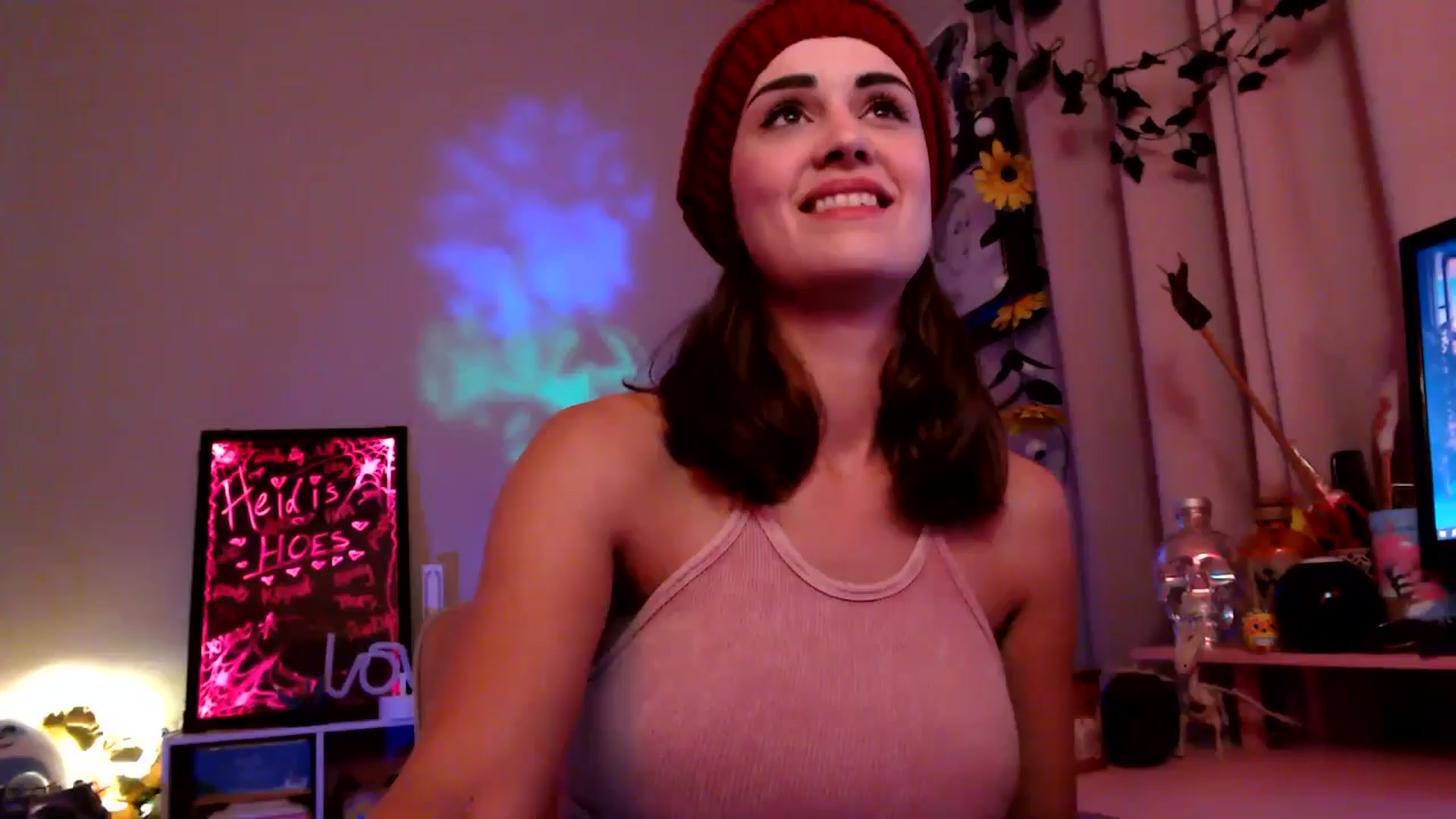 Gallery image thumbnail from HeidiKlumsy's myfreecams stream on, 10/29/2025, 08:14 image 12 of 20