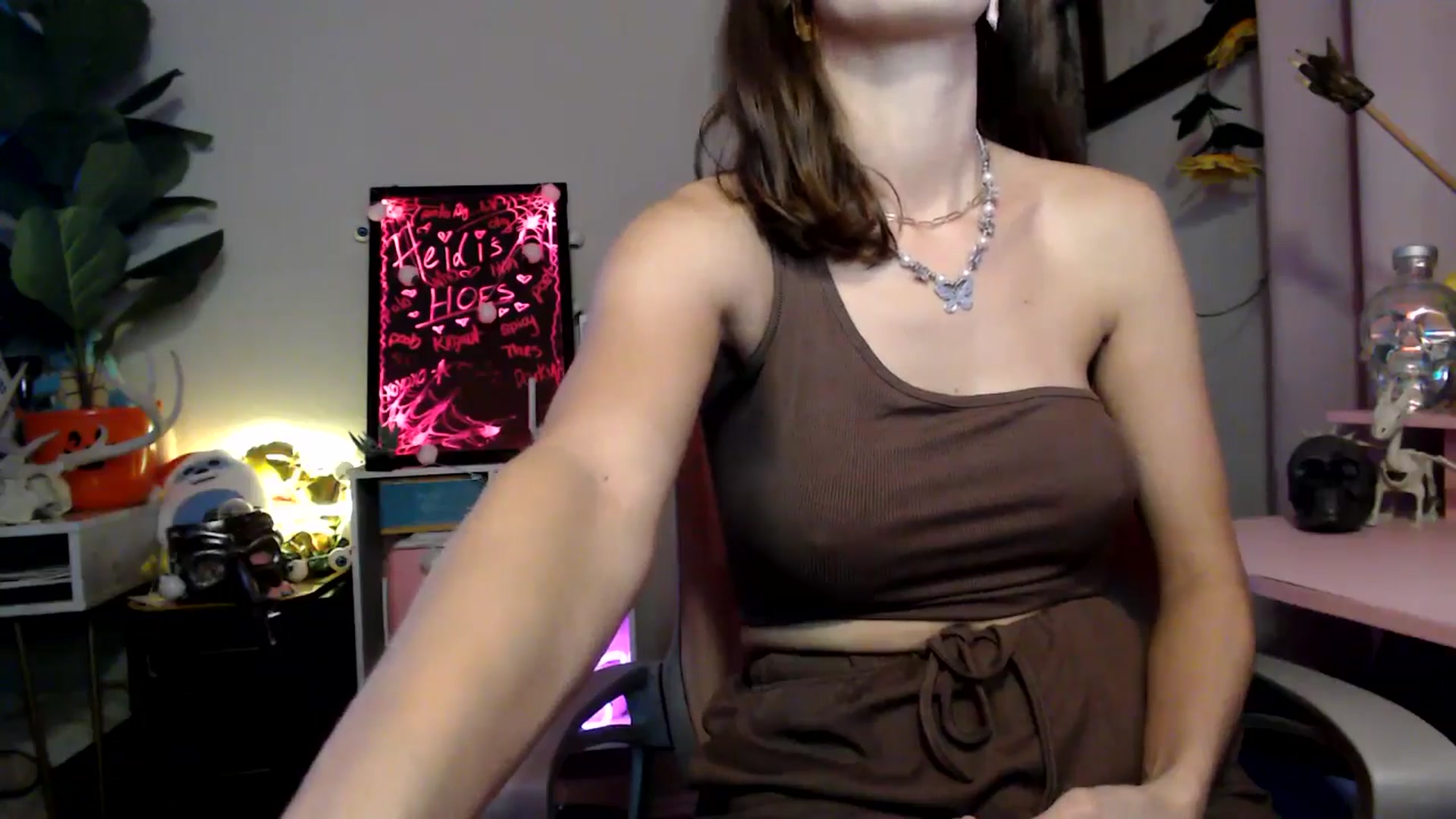 Gallery image thumbnail from HeidiKlumsy's myfreecams stream on, 10/30/2025, 07:04 image 6 of 20