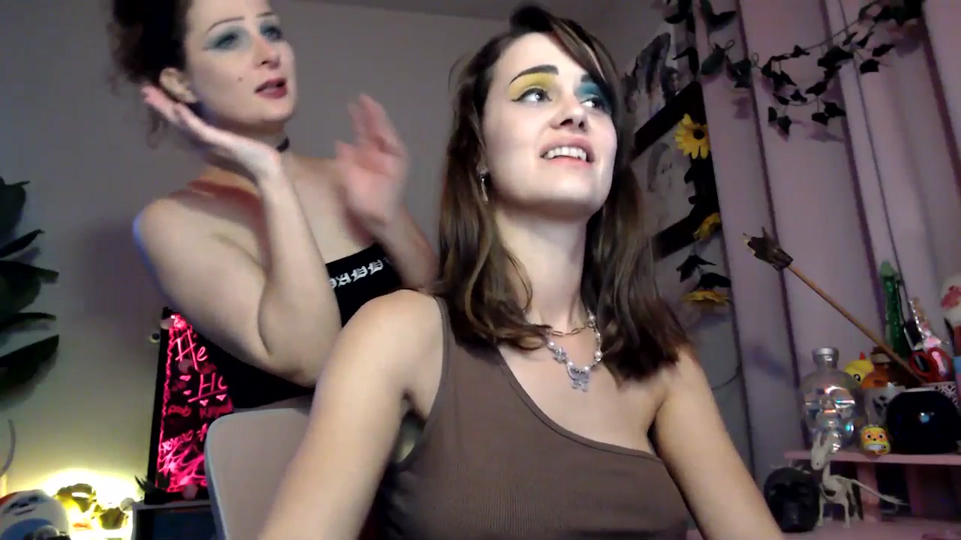 Gallery image thumbnail from HeidiKlumsy's myfreecams stream on, 10/30/2025, 07:04 image 15 of 20