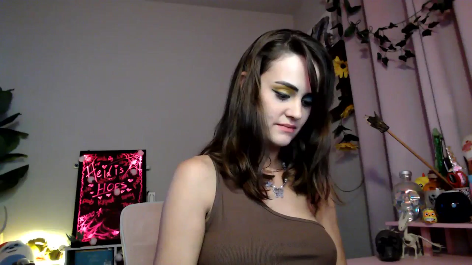 Gallery image thumbnail from HeidiKlumsy's myfreecams stream on, 10/30/2025, 07:04 image 19 of 20