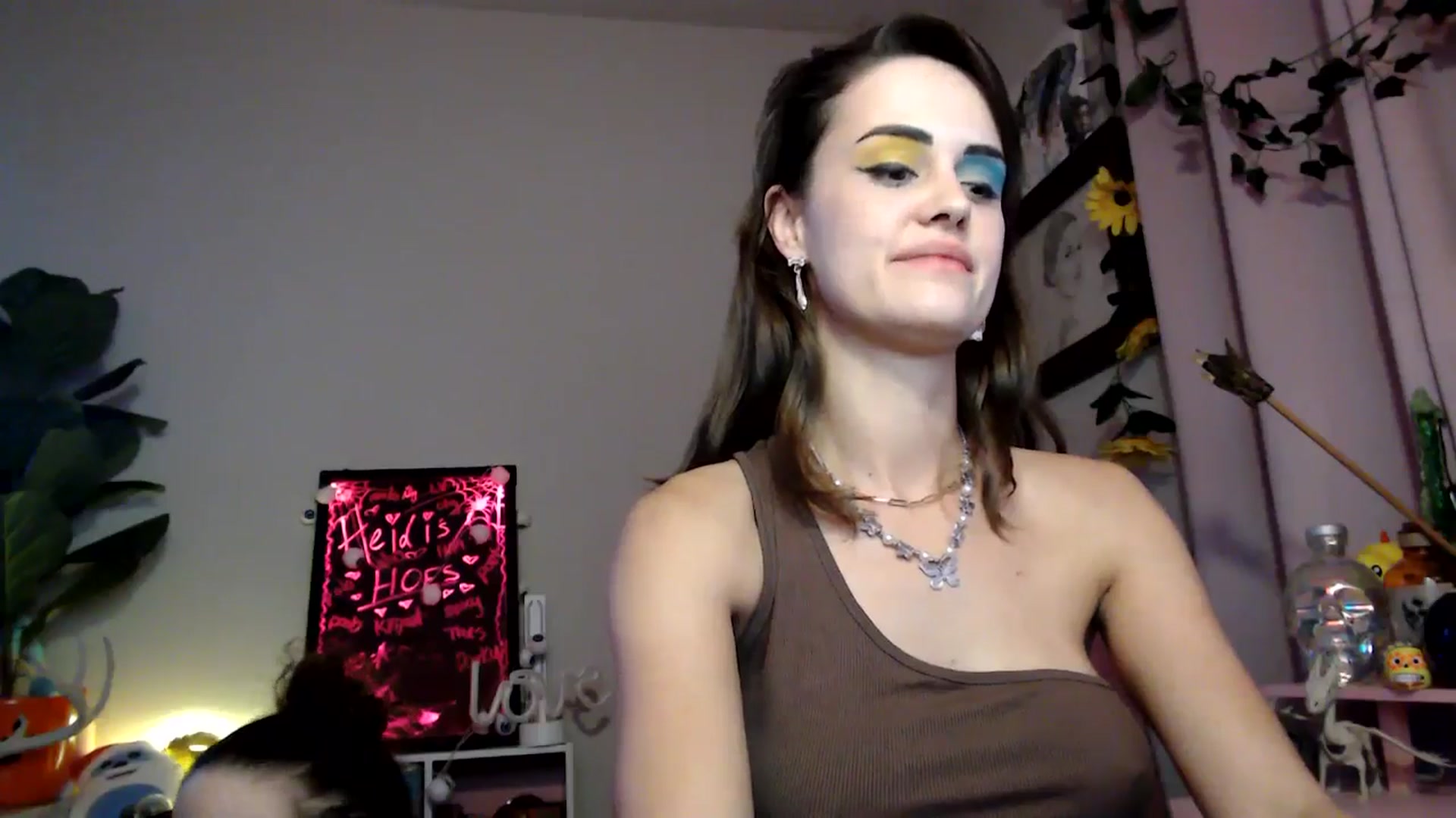Gallery image thumbnail from HeidiKlumsy's myfreecams stream on, 10/30/2025, 07:04 image 8 of 20