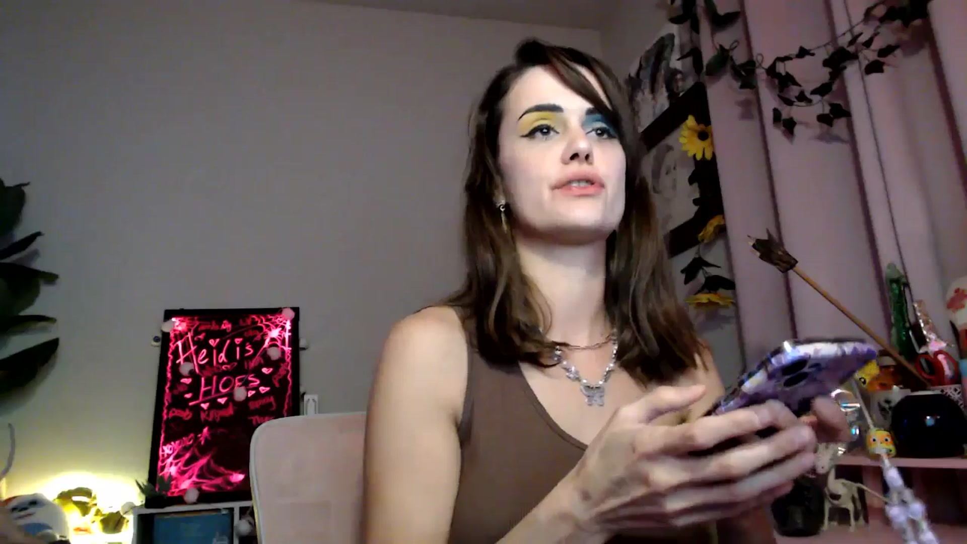 Gallery image thumbnail from HeidiKlumsy's myfreecams stream on, 10/30/2025, 07:04 image 16 of 20