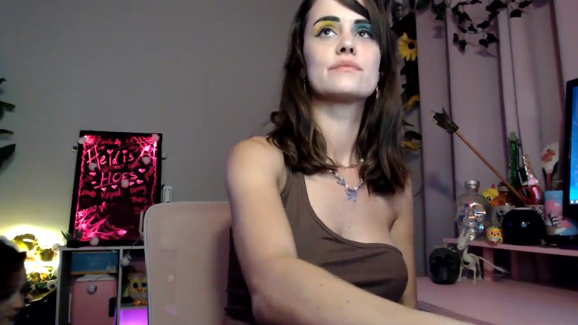 Gallery image thumbnail from HeidiKlumsy's myfreecams stream on, 10/30/2025, 07:17 image 3 of 20