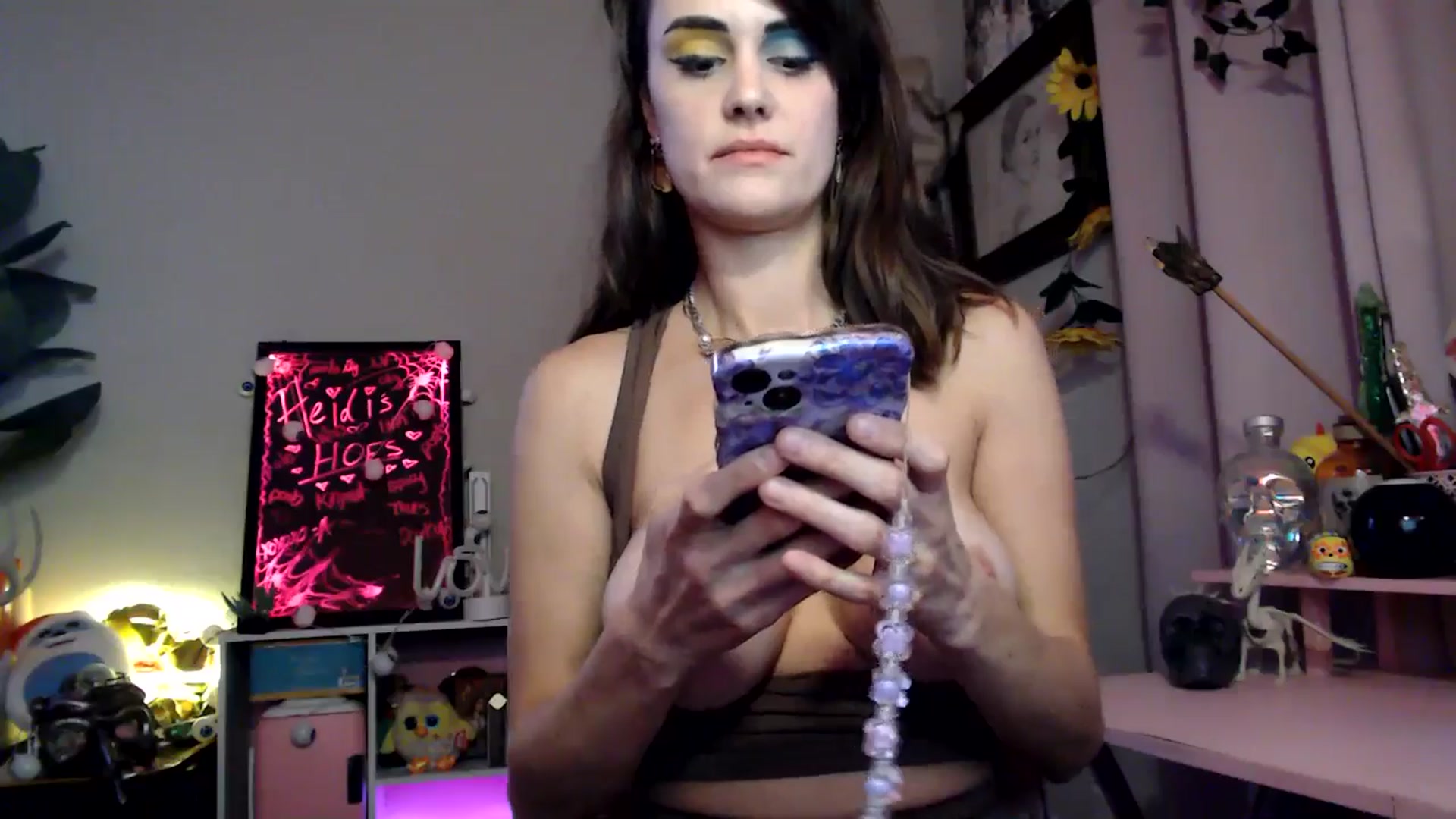 Gallery image thumbnail from HeidiKlumsy's myfreecams stream on, 10/30/2025, 07:17 image 12 of 20