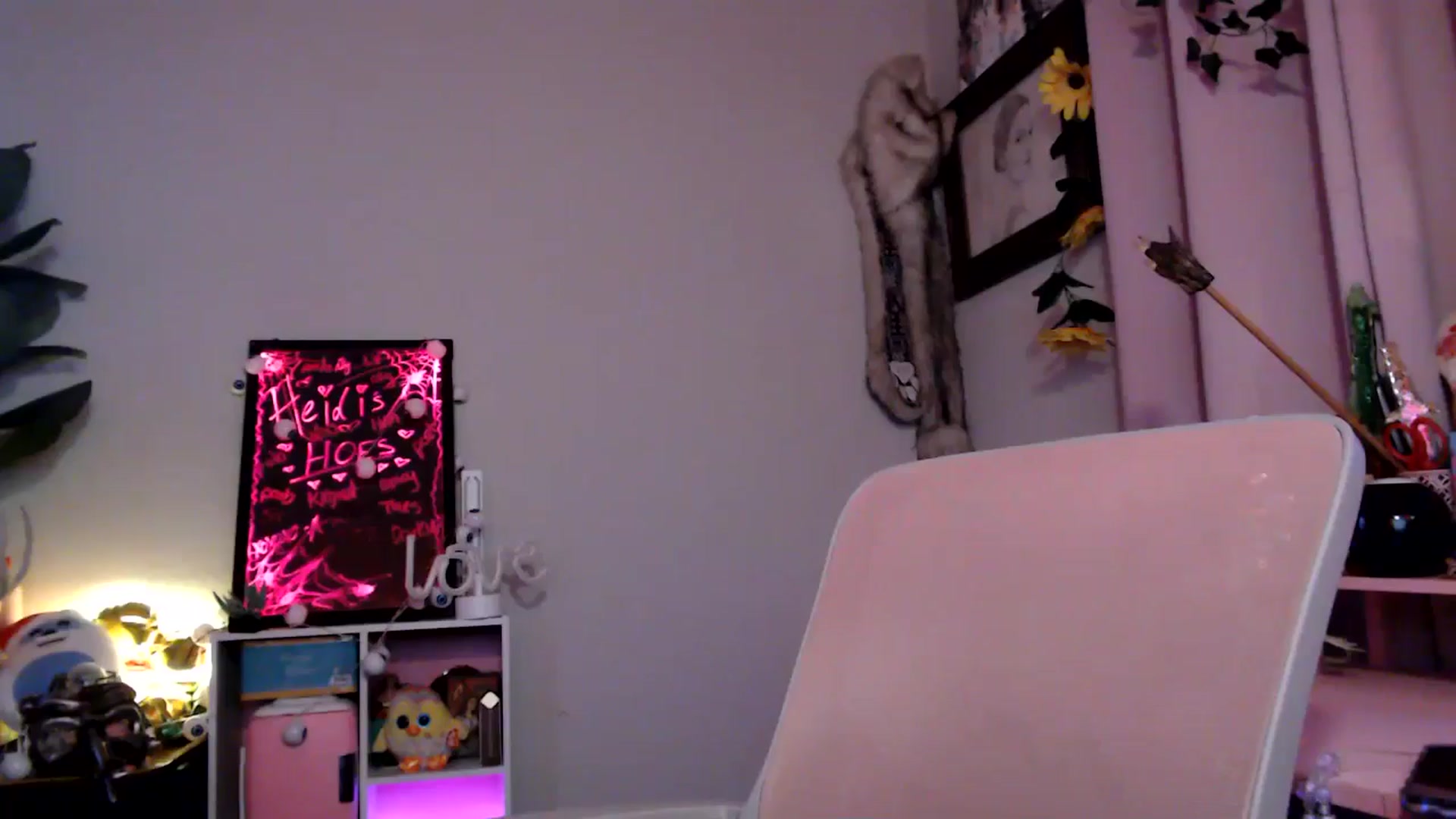 Gallery image thumbnail from HeidiKlumsy's myfreecams stream on, 10/30/2025, 07:17 image 19 of 20