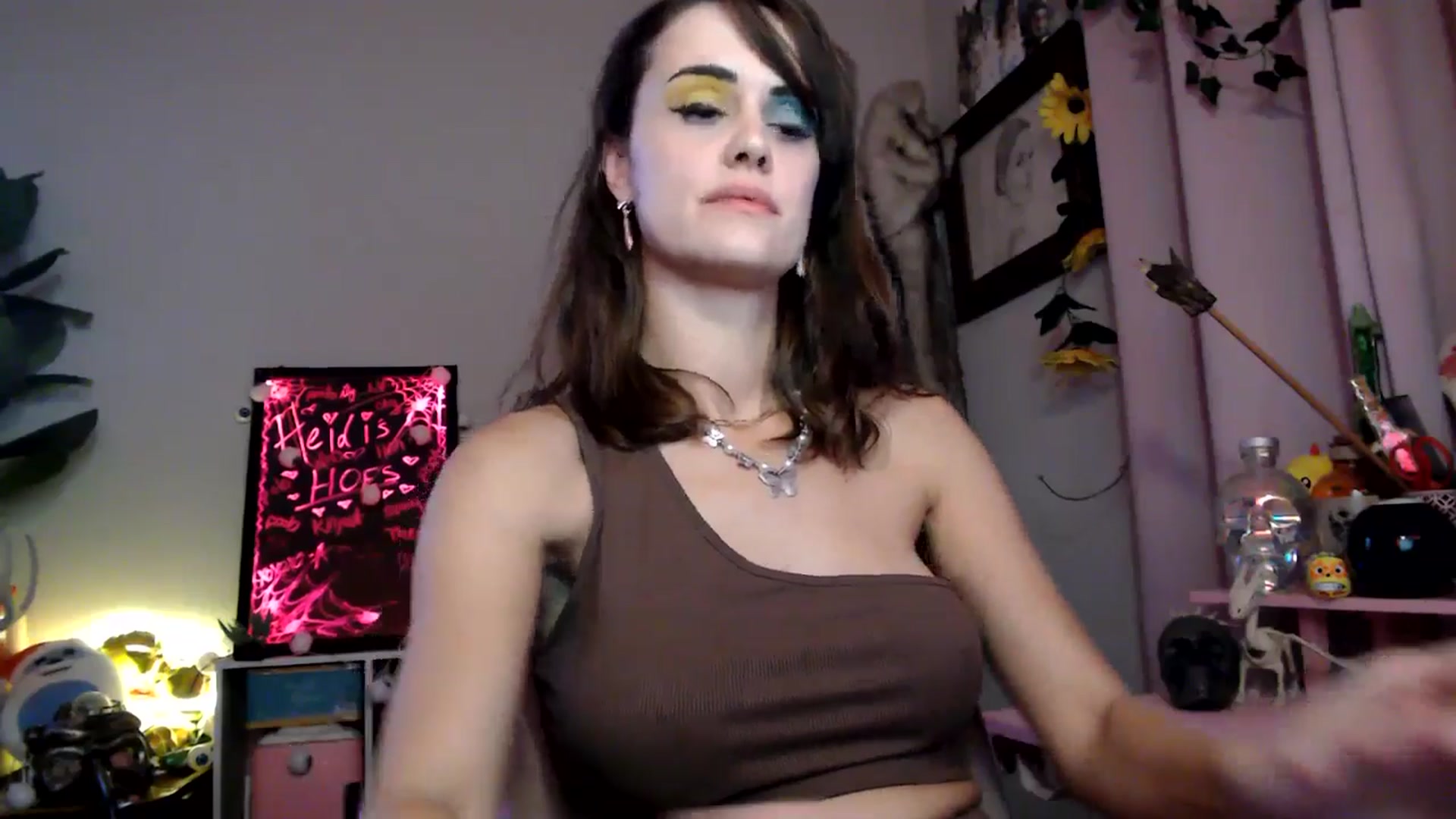 Gallery image thumbnail from HeidiKlumsy's myfreecams stream on, 10/30/2025, 07:45 image 13 of 20