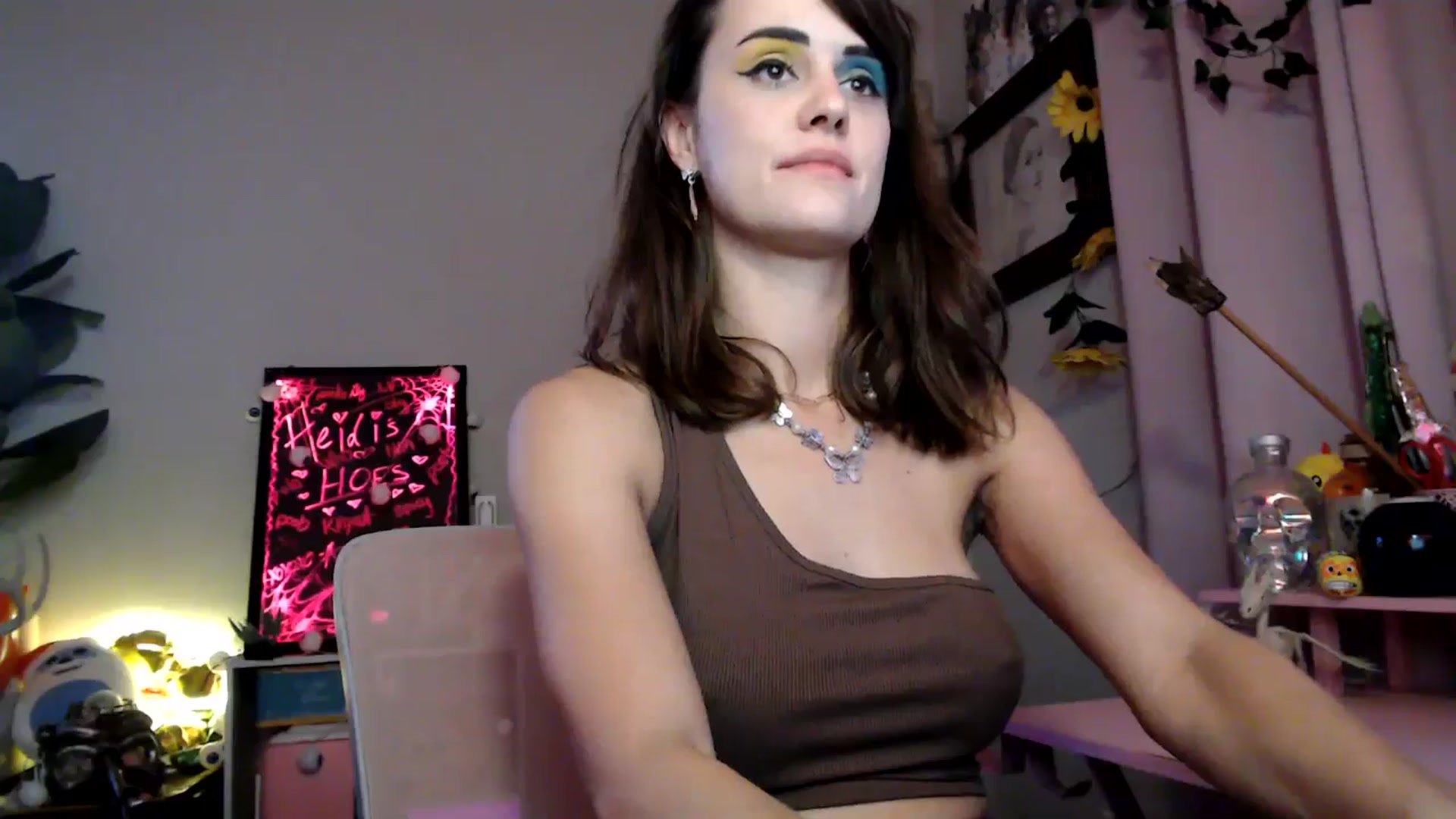 Gallery image thumbnail from HeidiKlumsy's myfreecams stream on, 10/30/2025, 07:45 image 10 of 20