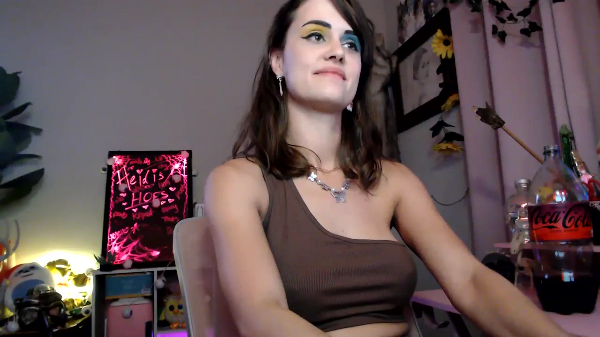 Gallery image thumbnail from HeidiKlumsy's myfreecams stream on, 10/30/2025, 07:45 image 12 of 20