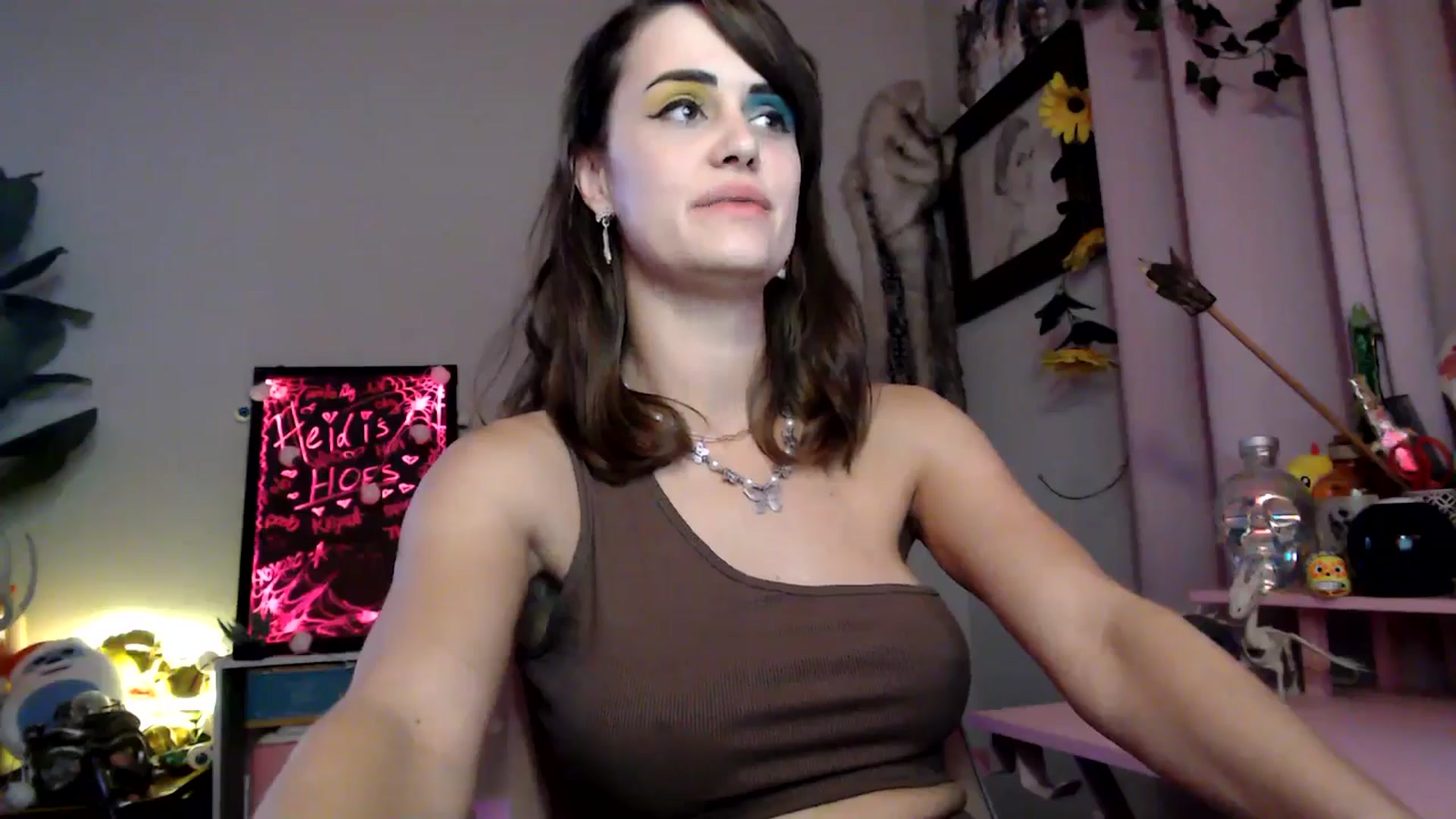 Gallery image thumbnail from HeidiKlumsy's myfreecams stream on, 10/30/2025, 07:45 image 19 of 20