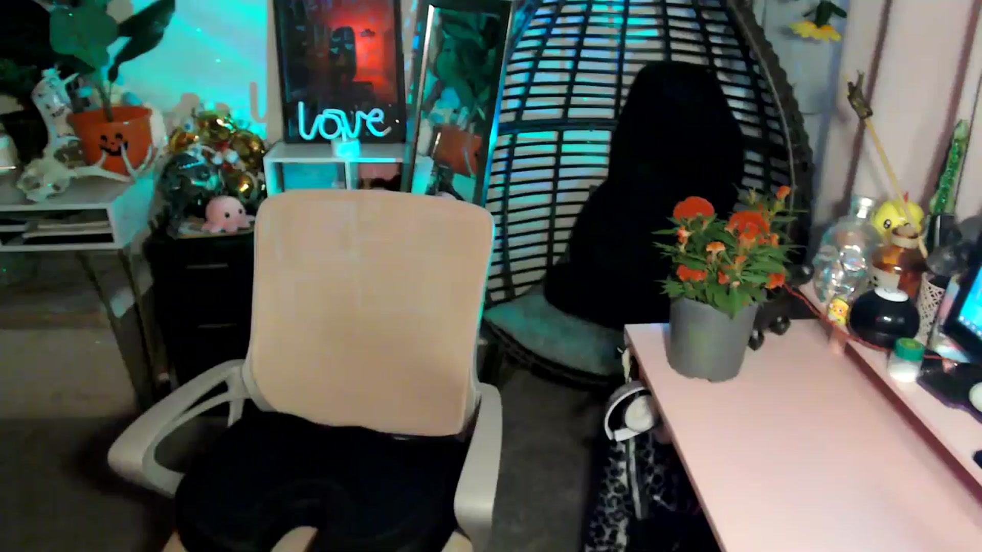 Gallery image thumbnail from HeidiKlumsy's myfreecams stream on, 11/05/2025, 20:27 image 4 of 20