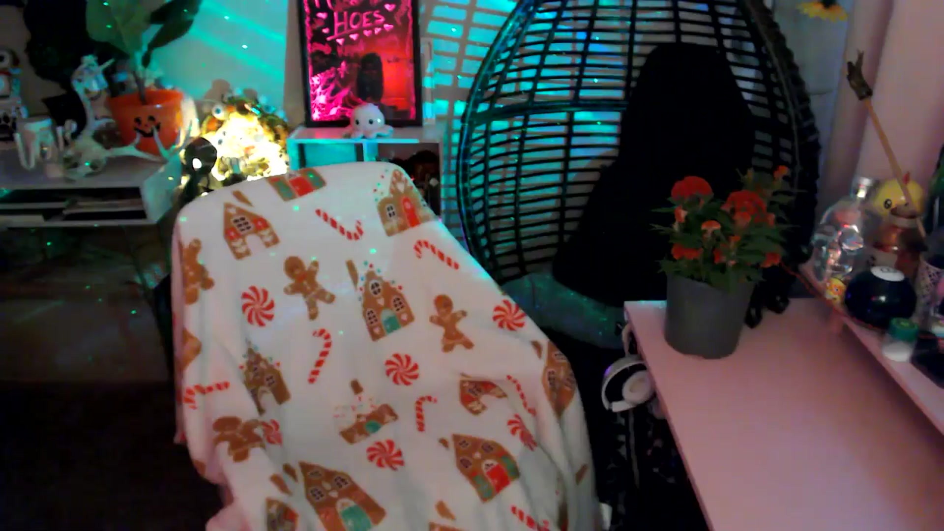 Gallery image thumbnail from HeidiKlumsy's myfreecams stream on, 11/05/2025, 20:27 image 17 of 20