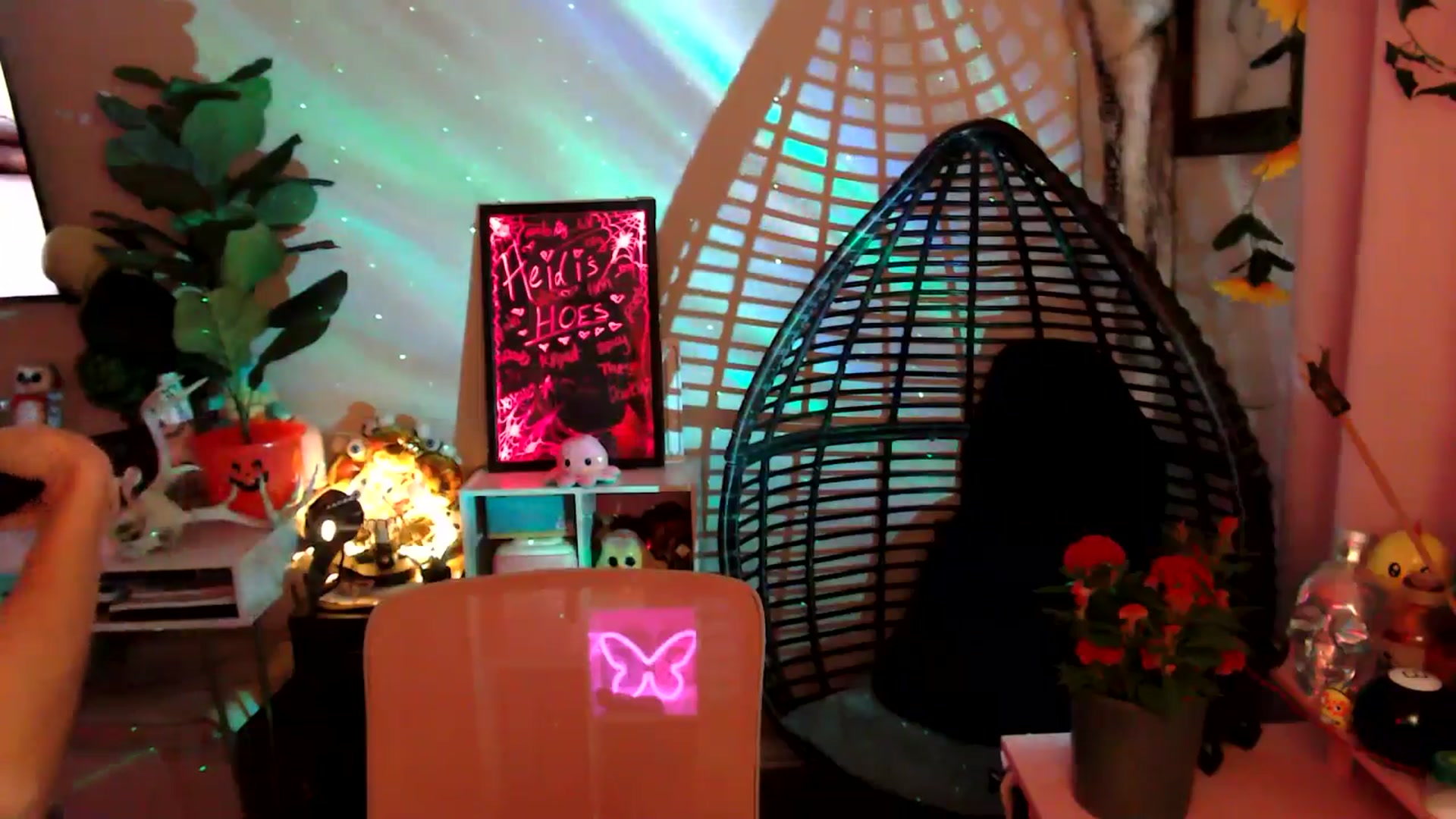 Gallery image thumbnail from HeidiKlumsy's myfreecams stream on, 11/05/2025, 20:27 image 5 of 20