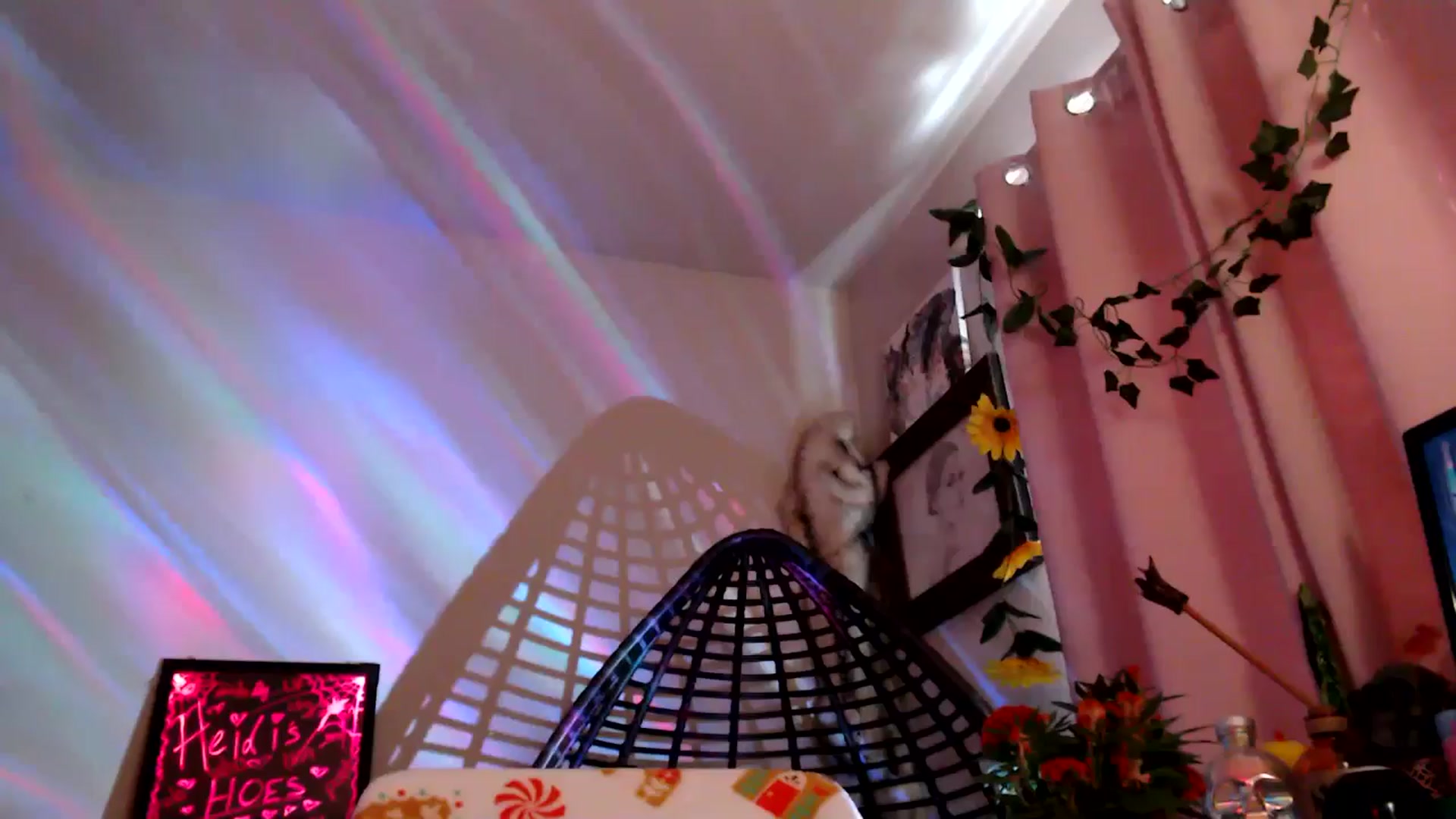 Gallery image thumbnail from HeidiKlumsy's myfreecams stream on, 11/05/2025, 21:15 image 15 of 20