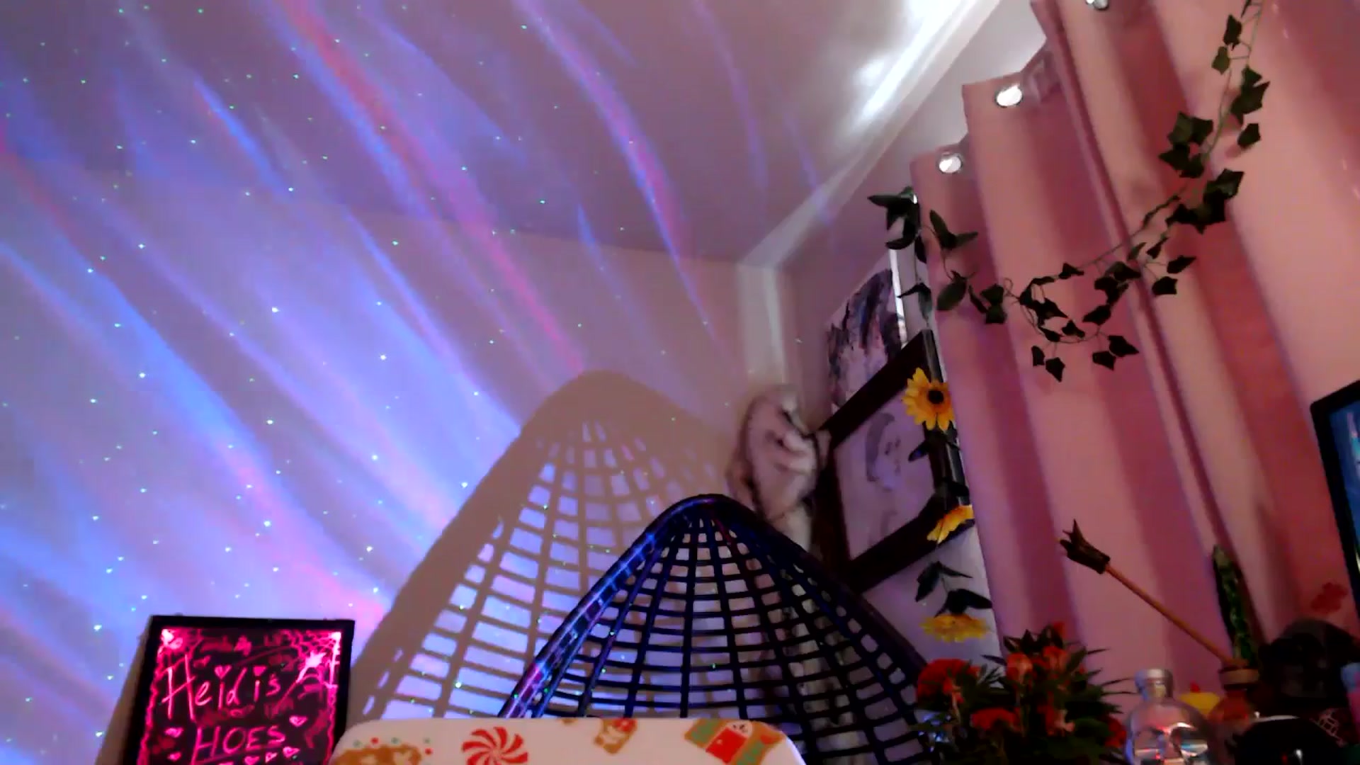 Gallery image thumbnail from HeidiKlumsy's myfreecams stream on, 11/05/2025, 21:15 image 17 of 20