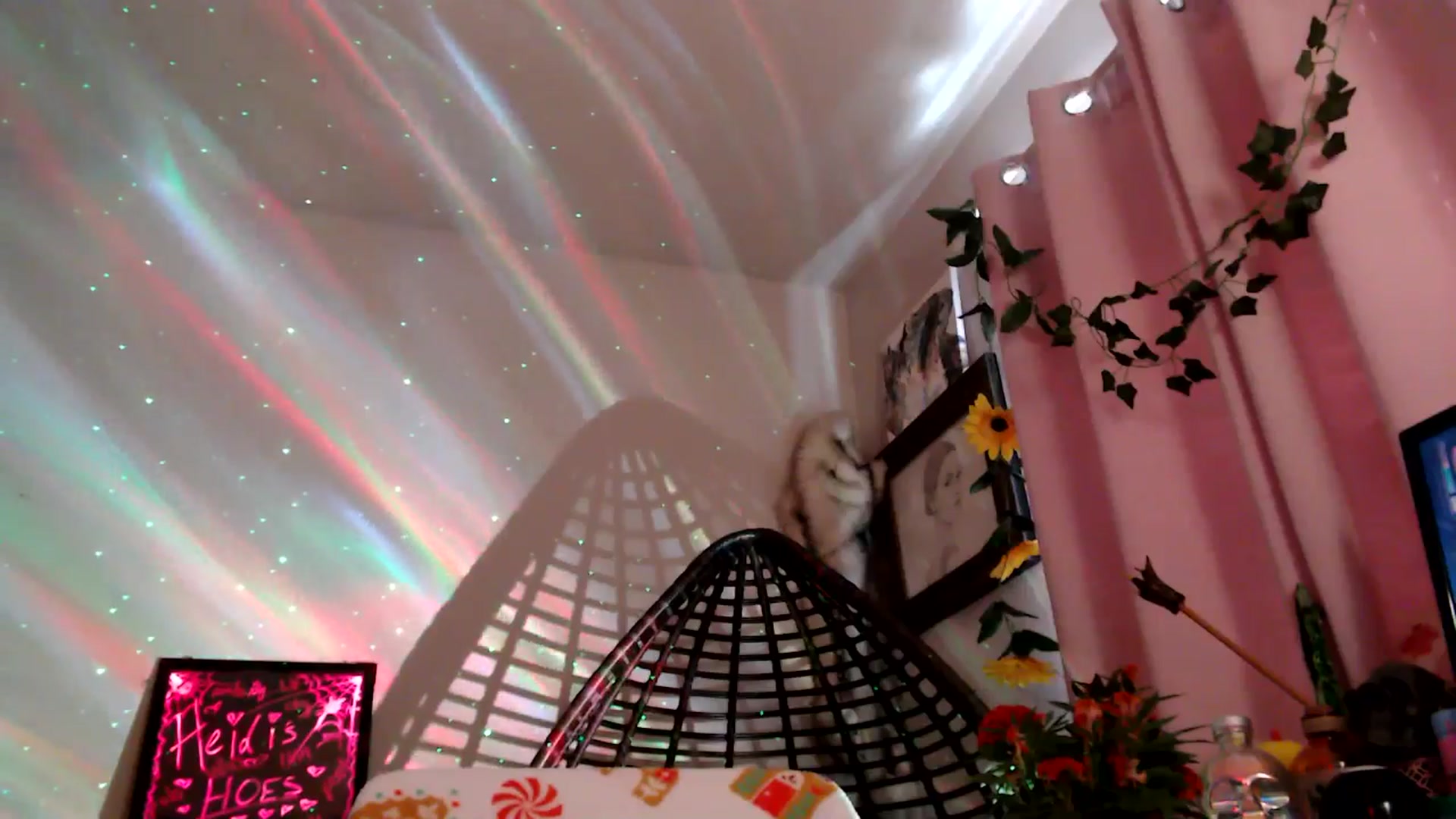 Gallery image thumbnail from HeidiKlumsy's myfreecams stream on, 11/05/2025, 21:15 image 18 of 20