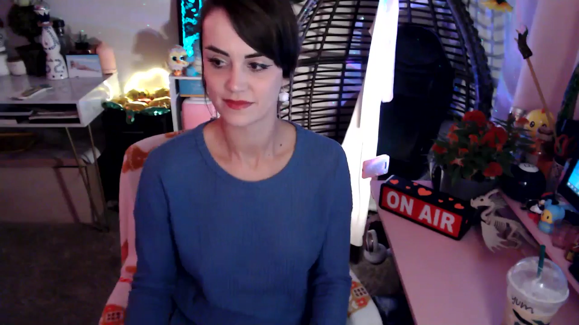 Gallery image thumbnail from HeidiKlumsy's myfreecams stream on, 11/06/2025, 22:16 image 6 of 20