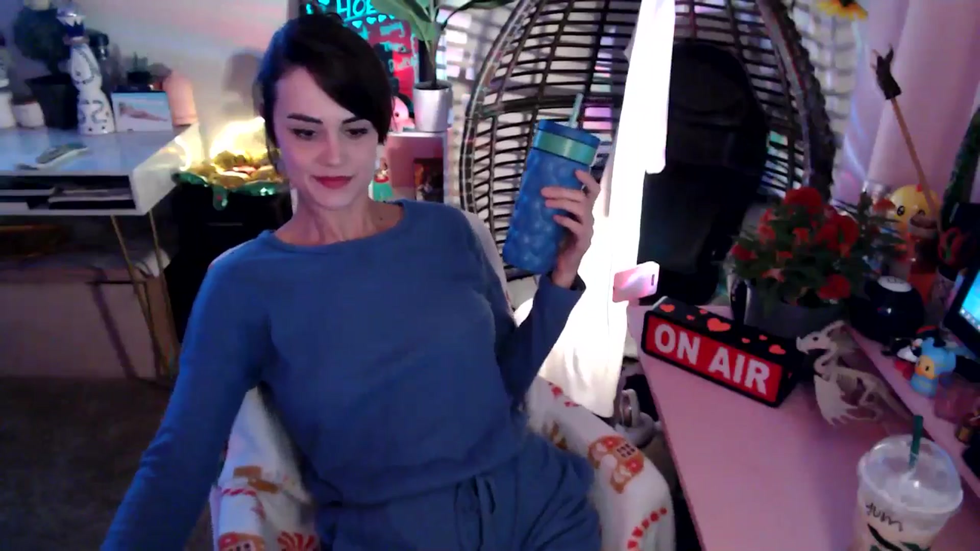 Gallery image thumbnail from HeidiKlumsy's myfreecams stream on, 11/06/2025, 22:16 image 14 of 20