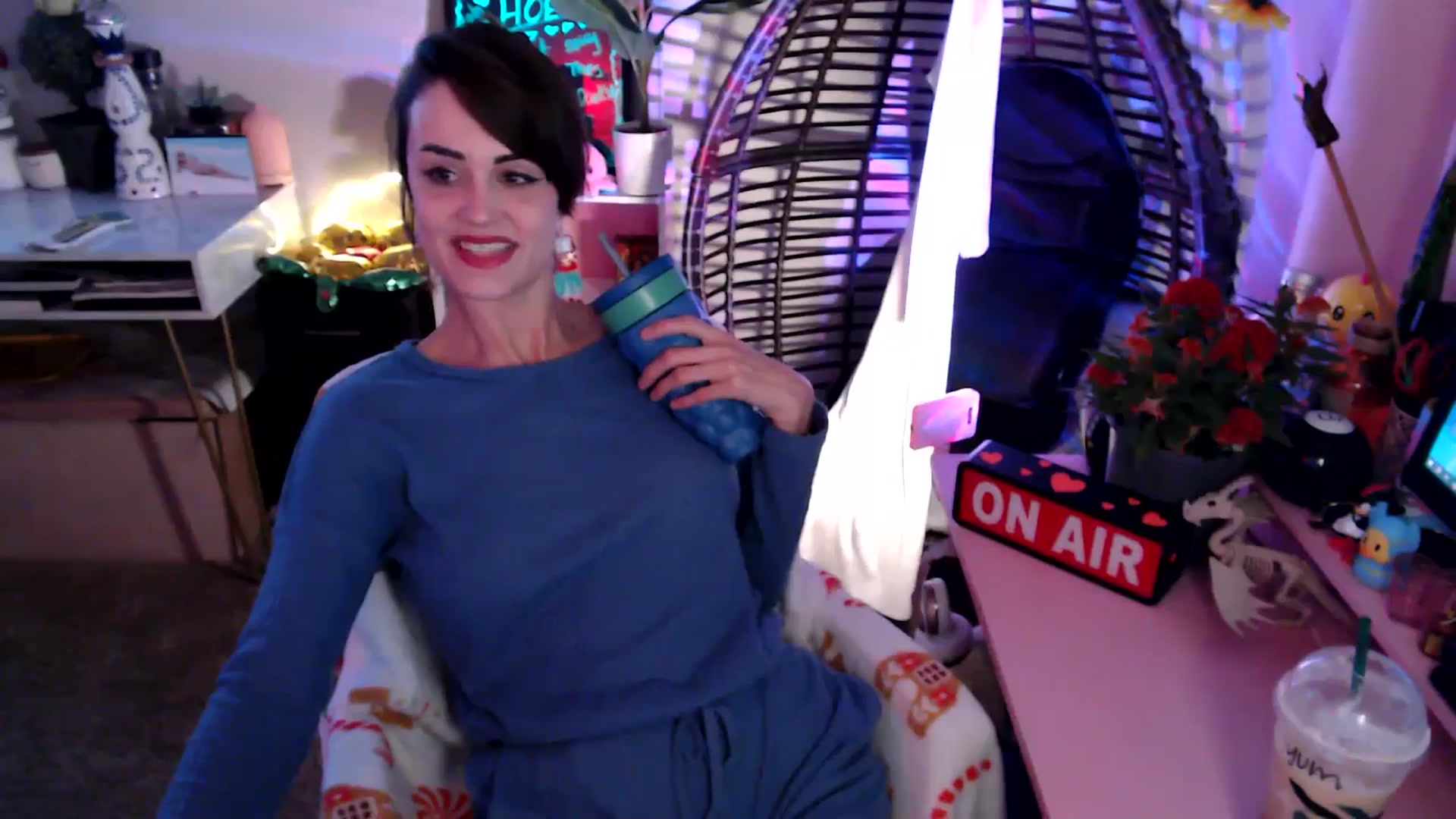 Gallery image thumbnail from HeidiKlumsy's myfreecams stream on, 11/06/2025, 22:16 image 15 of 20