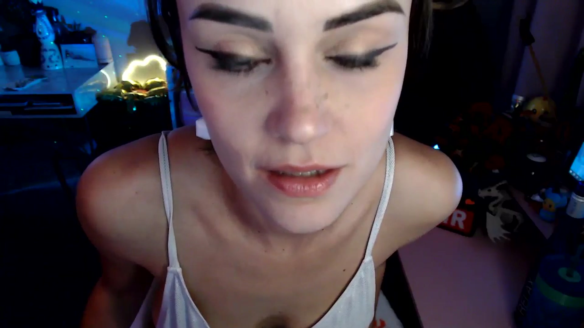 Gallery image thumbnail from HeidiKlumsy's myfreecams stream on, 11/07/2025, 03:37 image 9 of 20