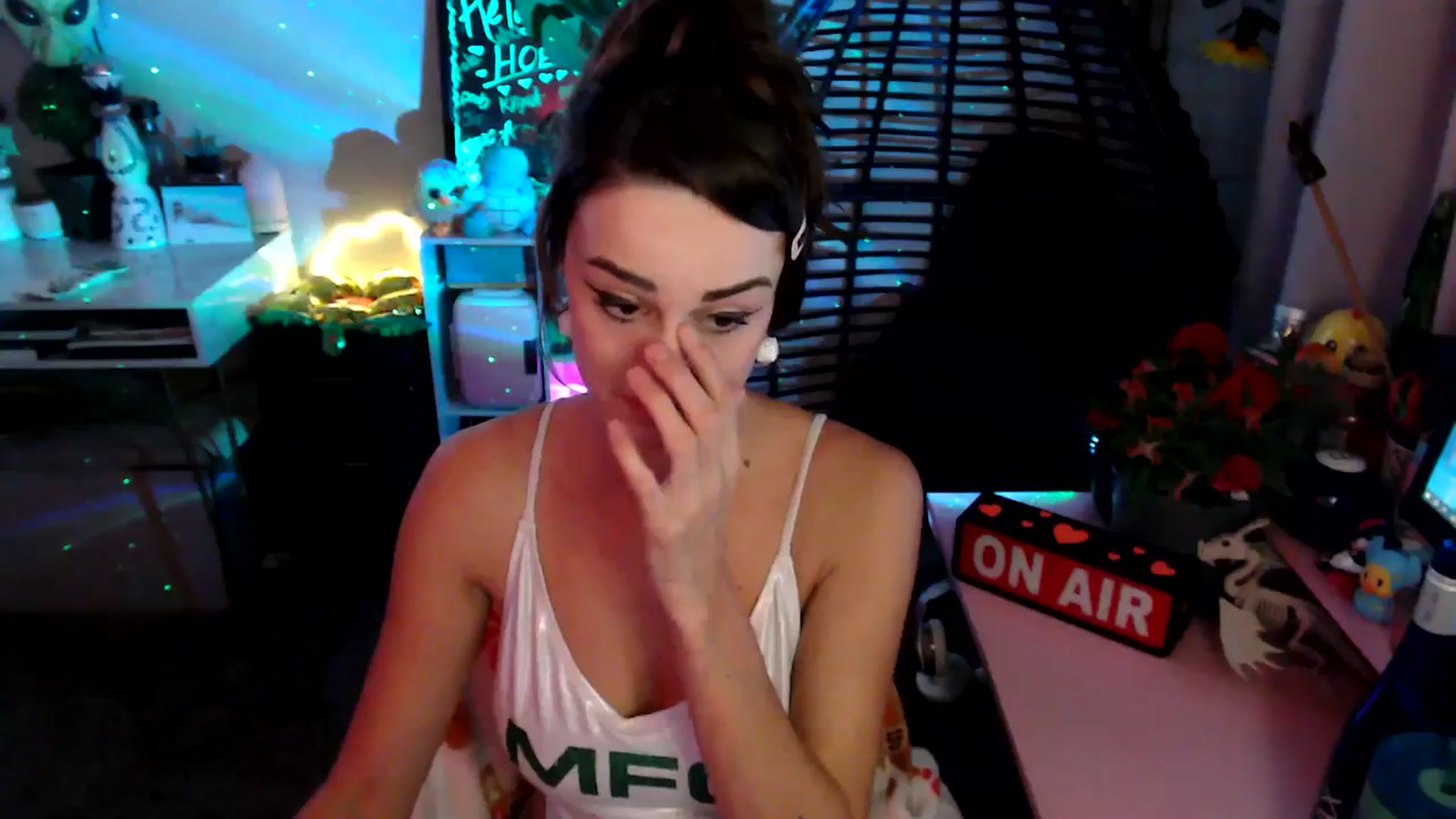 Gallery image thumbnail from HeidiKlumsy's myfreecams stream on, 11/07/2025, 03:37 image 17 of 20