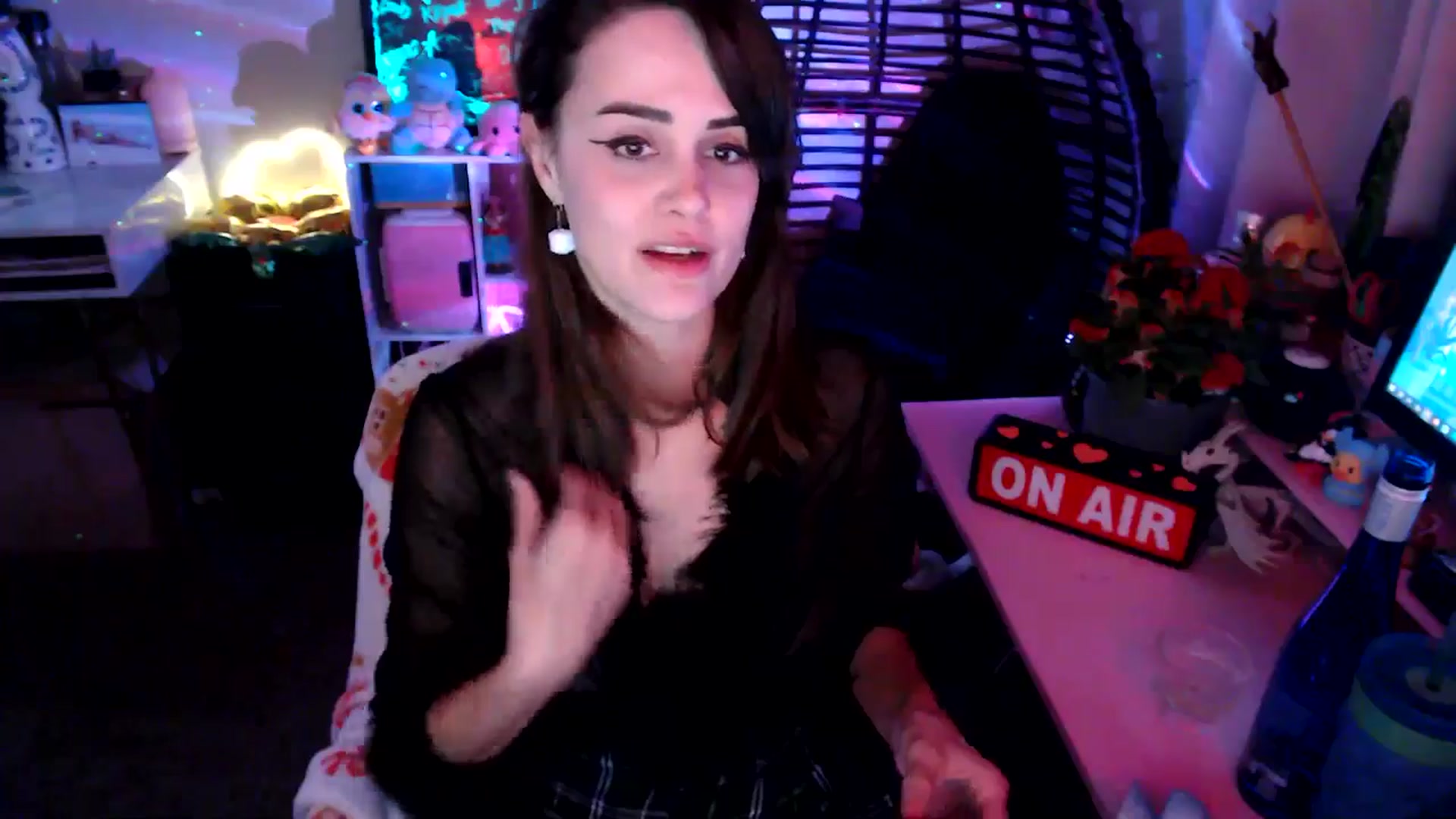 Gallery image thumbnail from HeidiKlumsy's myfreecams stream on, 11/07/2025, 06:12 image 12 of 20