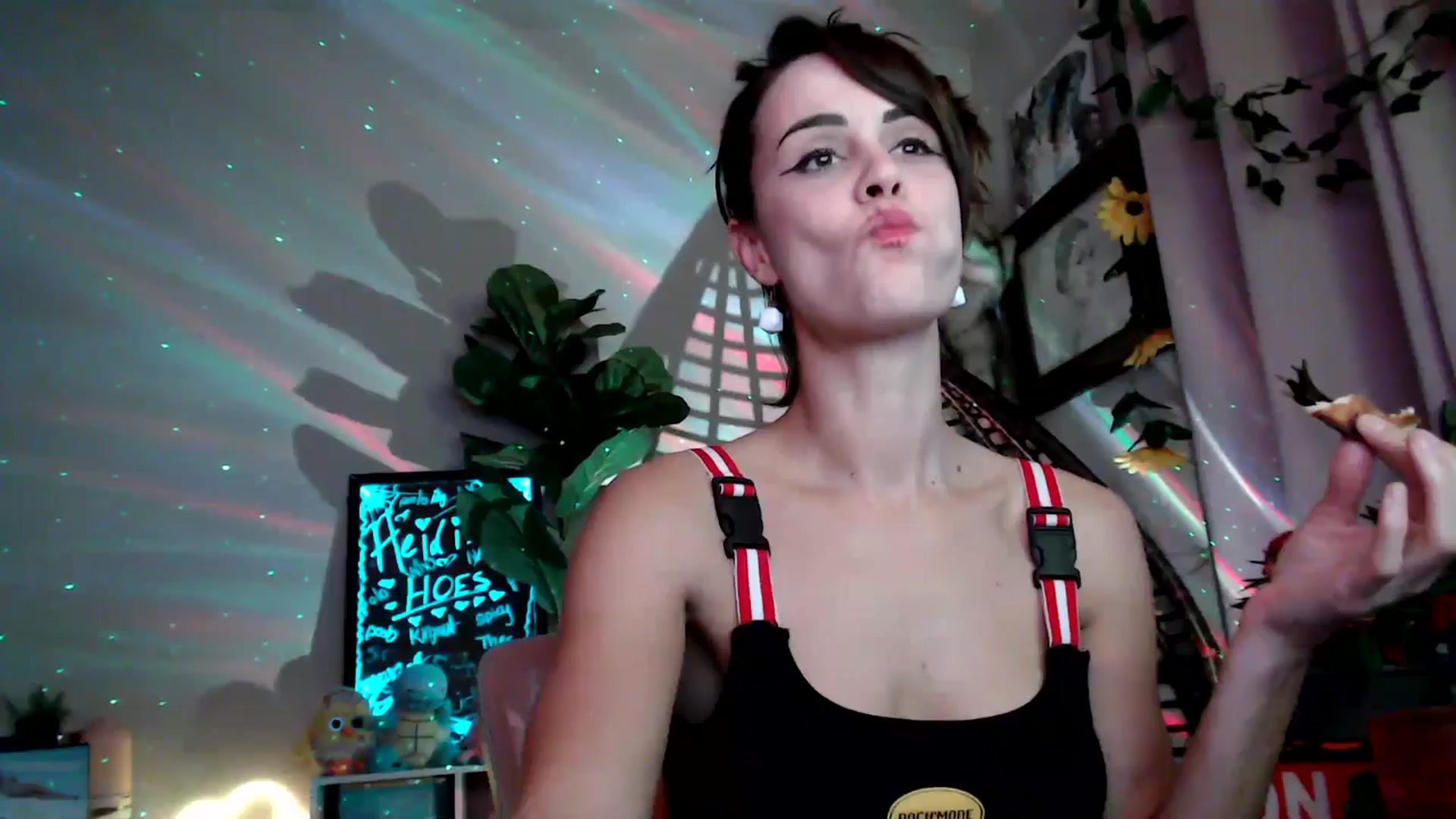 Gallery image thumbnail from HeidiKlumsy's myfreecams stream on, 11/07/2025, 07:24 image 20 of 20