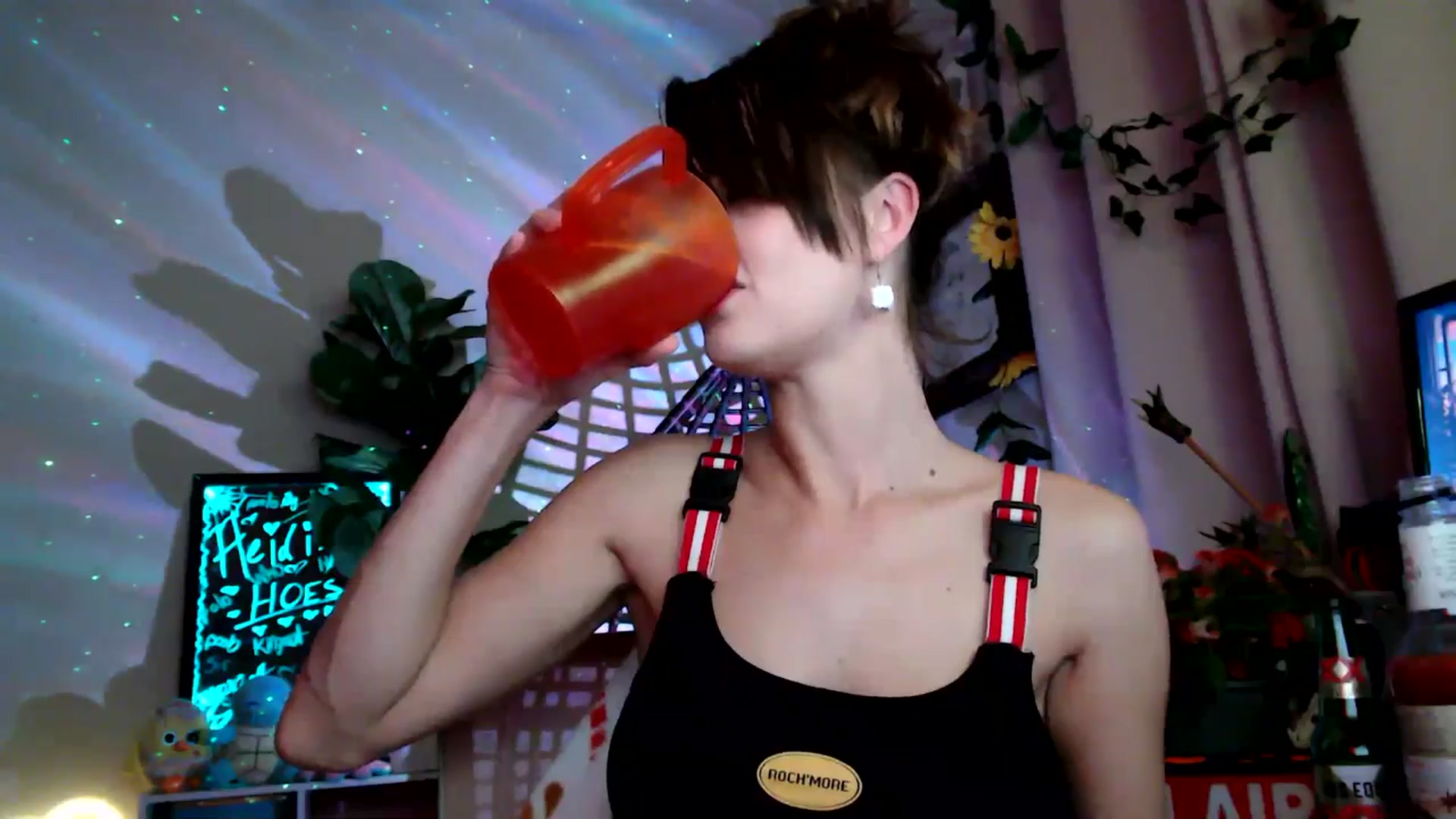 Gallery image thumbnail from HeidiKlumsy's myfreecams stream on, 11/07/2025, 07:24 image 18 of 20