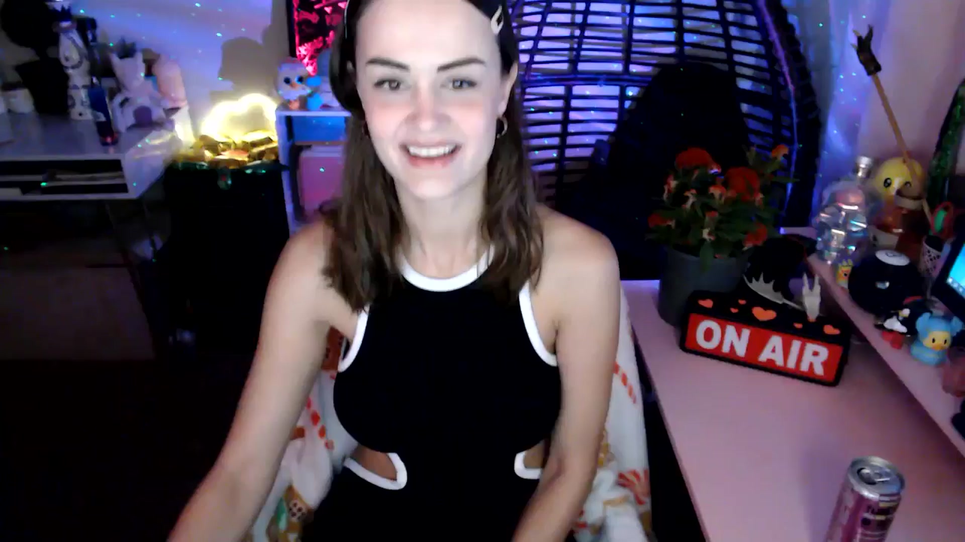 Gallery image thumbnail from HeidiKlumsy's myfreecams stream on, 11/09/2025, 22:10 image 1 of 20