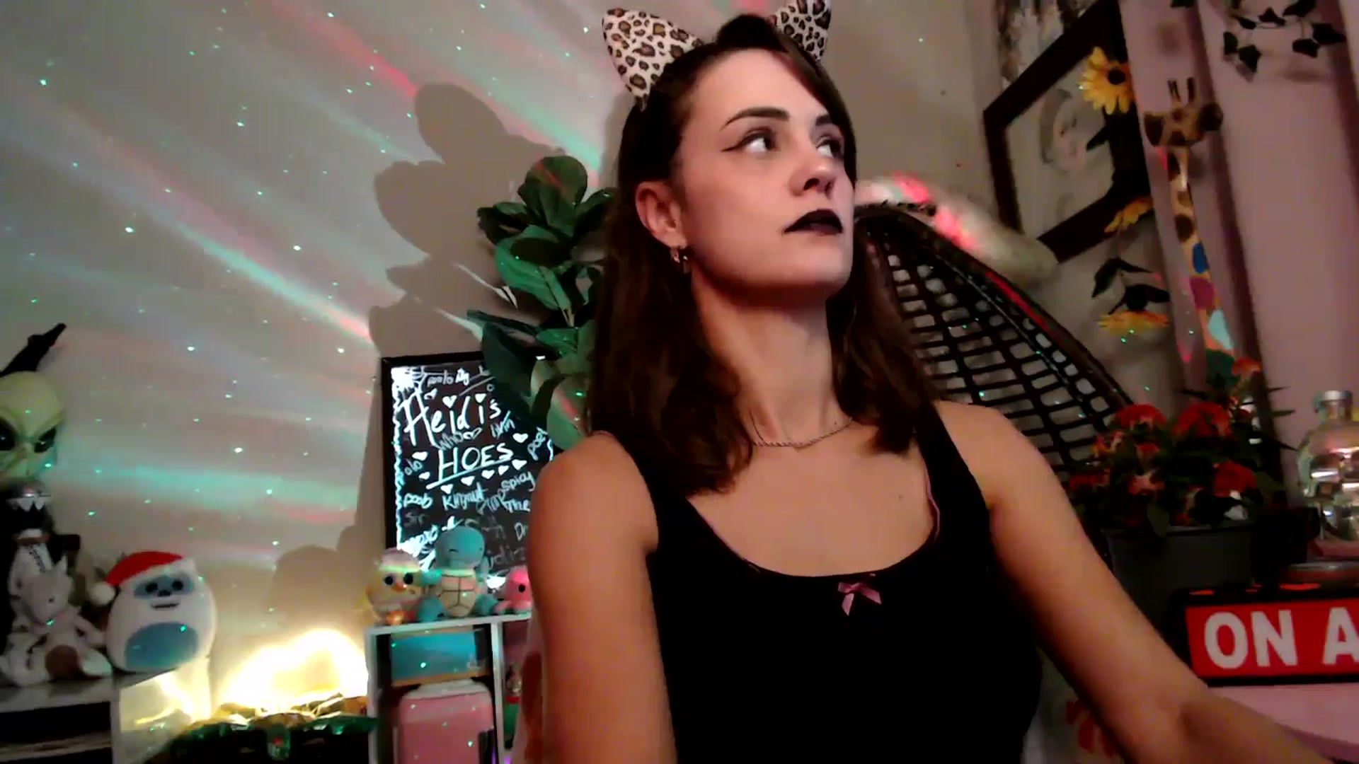 Gallery image thumbnail from HeidiKlumsy's myfreecams stream on, 11/10/2025, 04:27 image 17 of 20