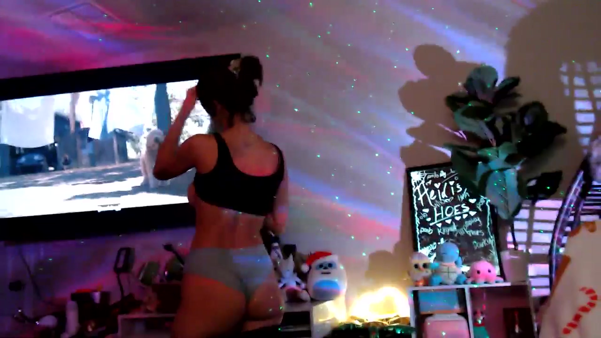 Gallery image thumbnail from HeidiKlumsy's myfreecams stream on, 11/10/2025, 04:27 image 9 of 20