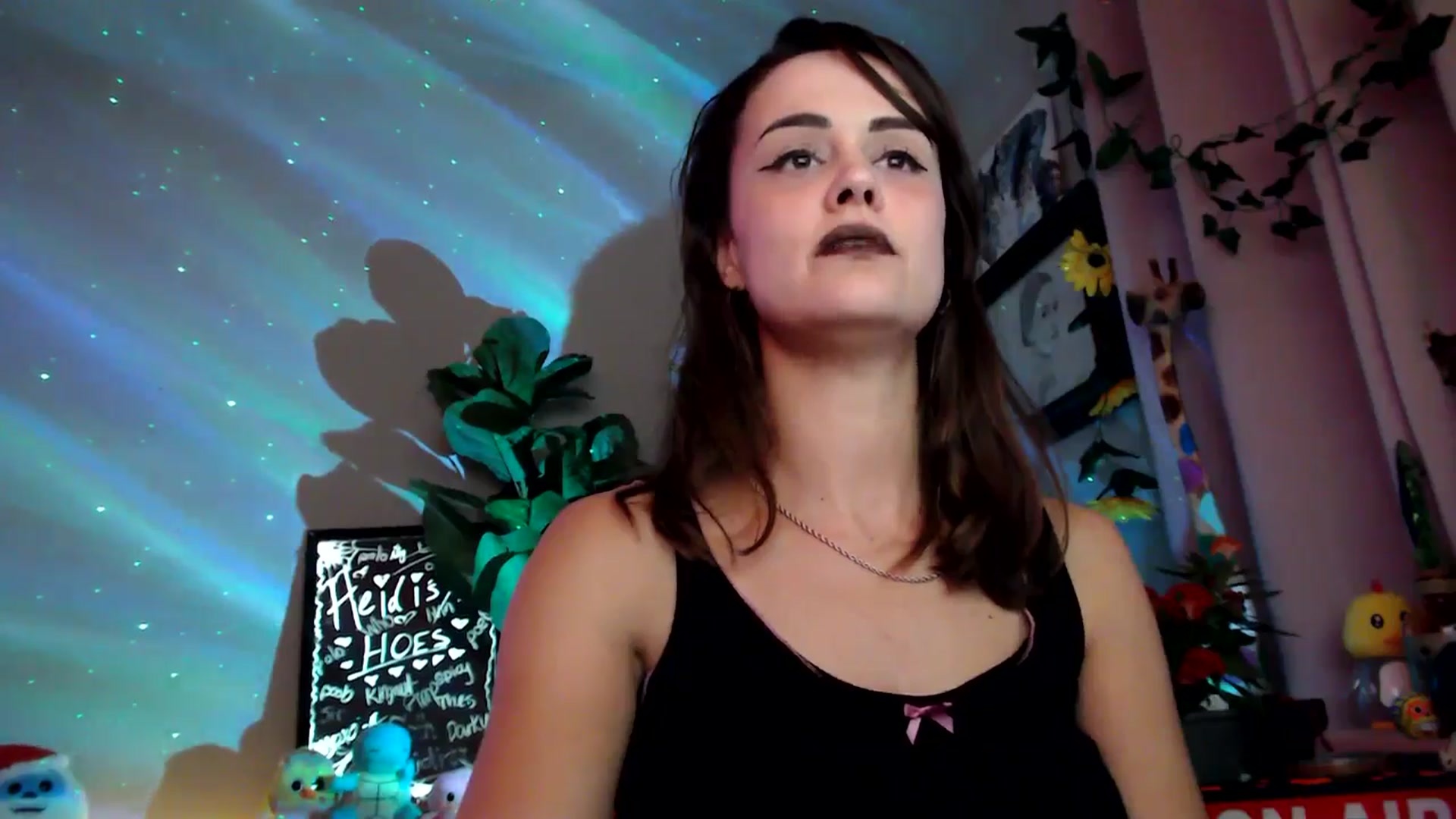 Gallery image thumbnail from HeidiKlumsy's myfreecams stream on, 11/10/2025, 06:35 image 16 of 20