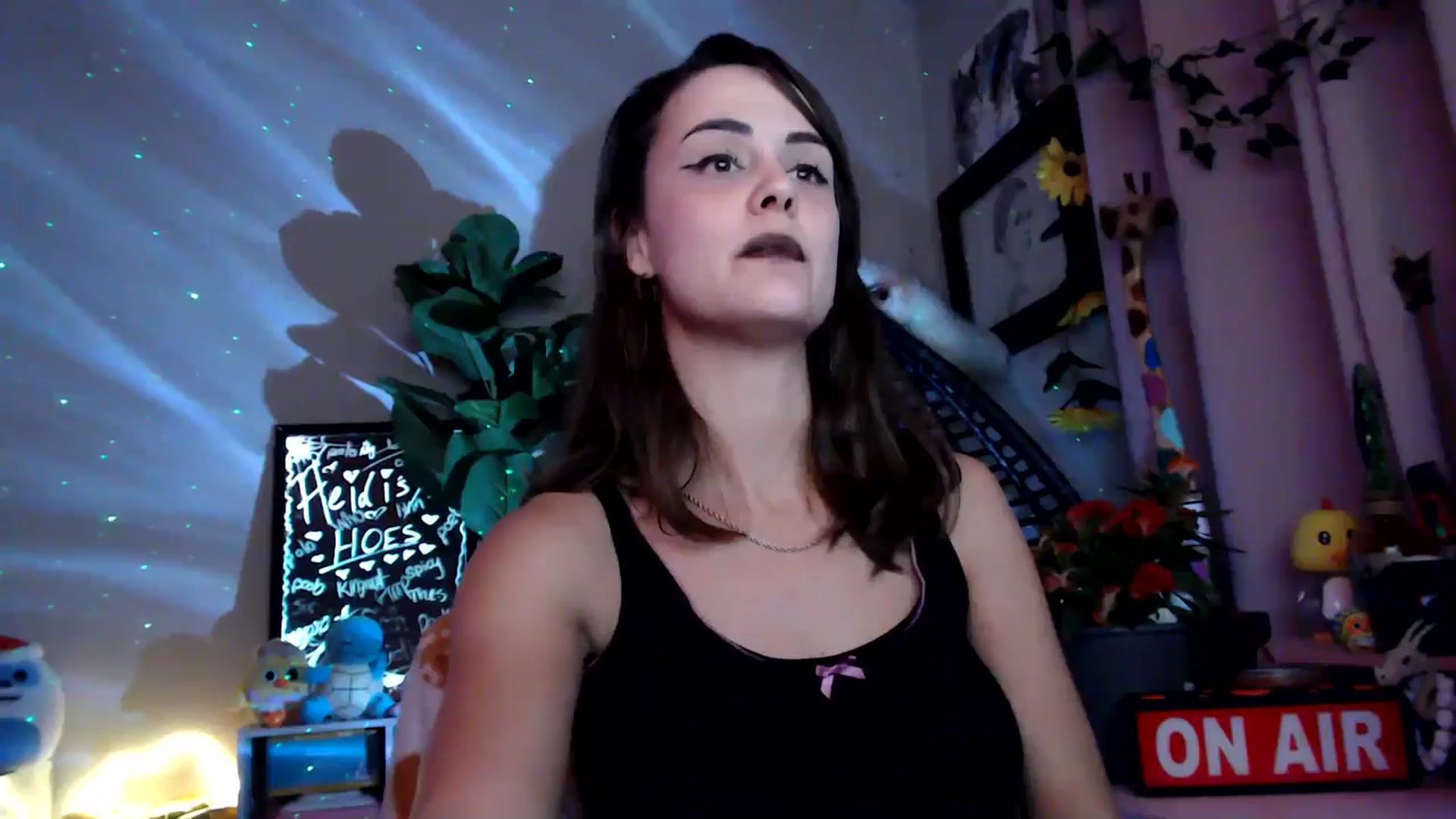 Gallery image thumbnail from HeidiKlumsy's myfreecams stream on, 11/10/2025, 06:35 image 15 of 20