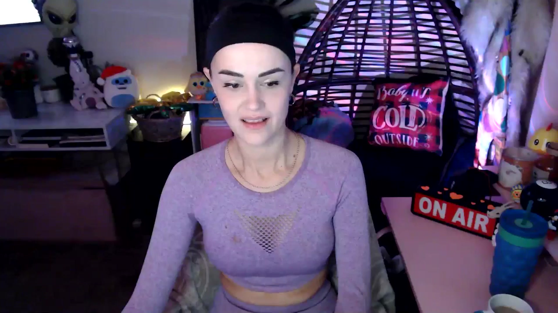 Gallery image thumbnail from HeidiKlumsy's myfreecams stream on, 11/10/2025, 21:31 image 10 of 20