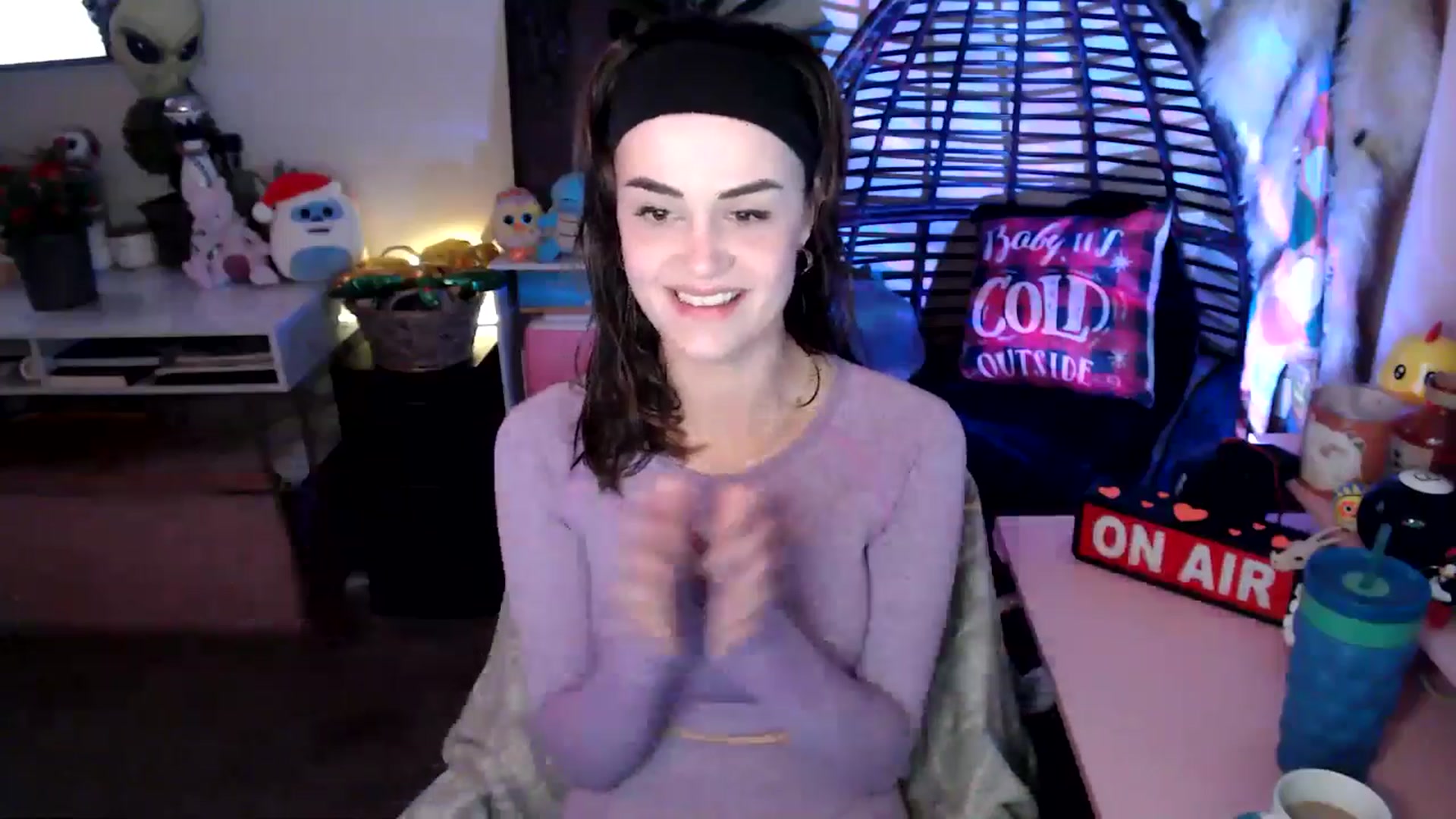 Gallery image thumbnail from HeidiKlumsy's myfreecams stream on, 11/10/2025, 21:31 image 18 of 20