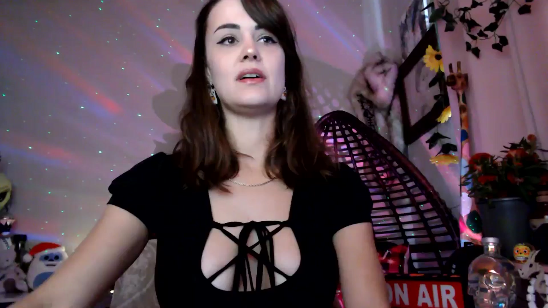 Gallery image thumbnail from HeidiKlumsy's myfreecams stream on, 11/11/2025, 20:52 image 11 of 20