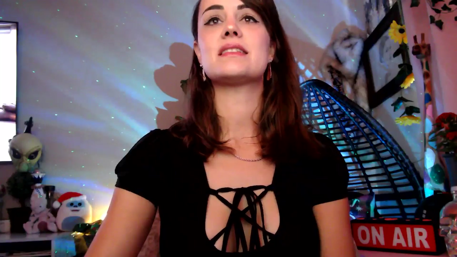 Gallery image thumbnail from HeidiKlumsy's myfreecams stream on, 11/11/2025, 20:52 image 17 of 20