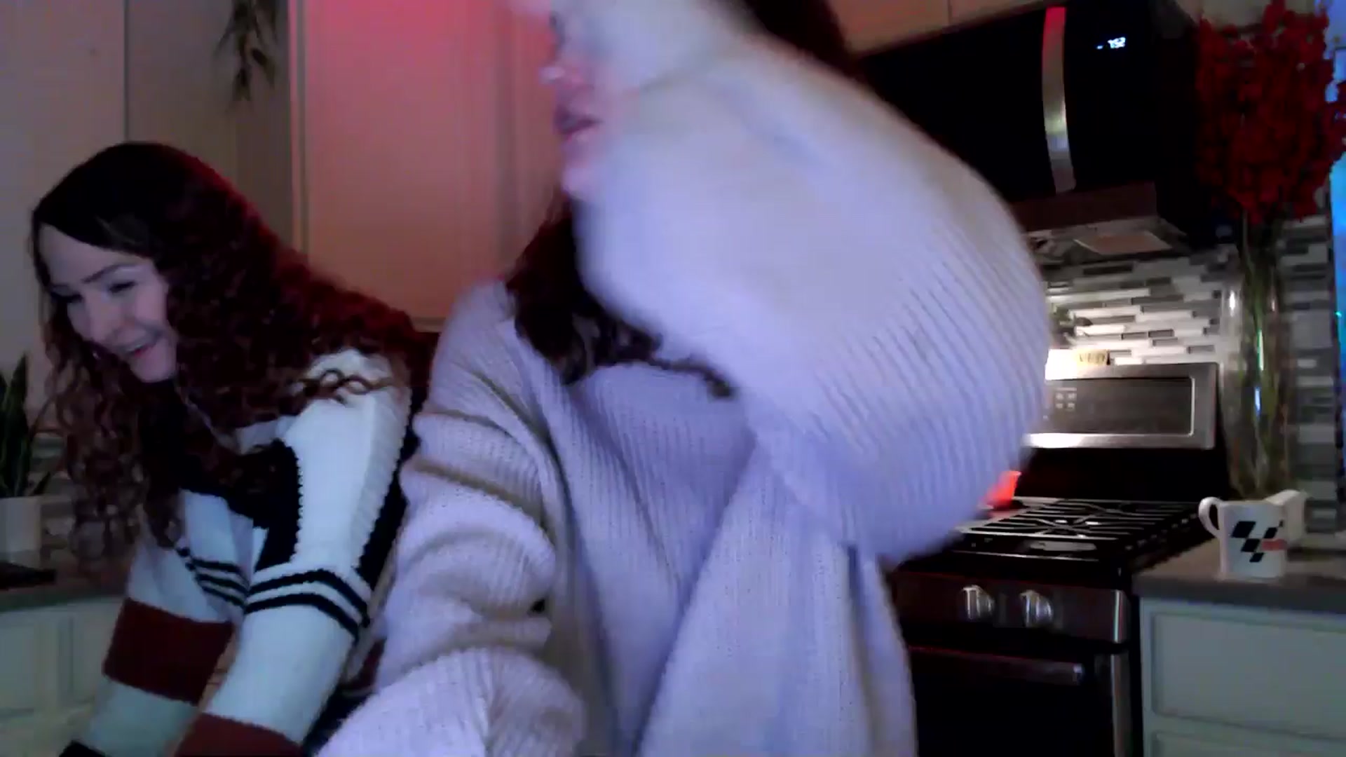 Gallery image thumbnail from HeidiKlumsy's myfreecams stream on, 11/15/2025, 02:01 image 9 of 20