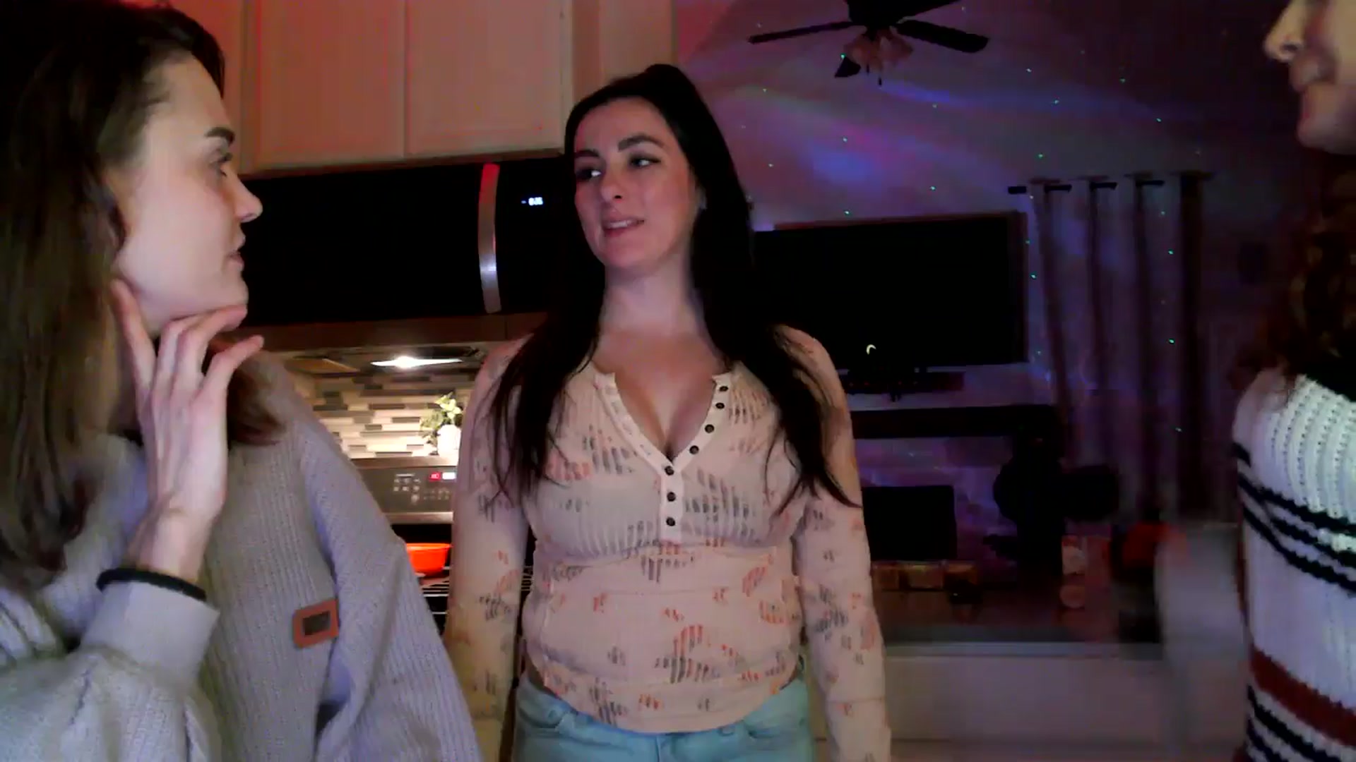 Gallery image thumbnail from HeidiKlumsy's myfreecams stream on, 11/15/2025, 02:34 image 5 of 20