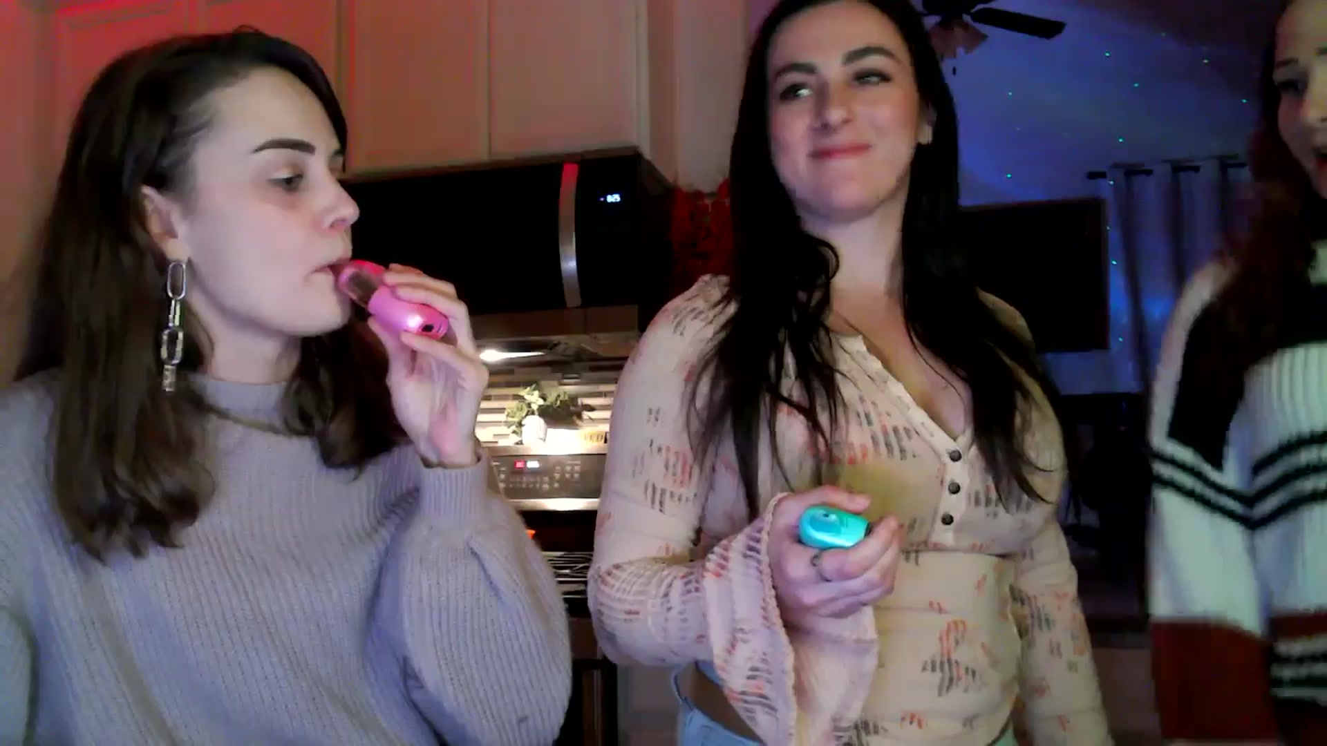 Gallery image thumbnail from HeidiKlumsy's myfreecams stream on, 11/15/2025, 02:34 image 3 of 20