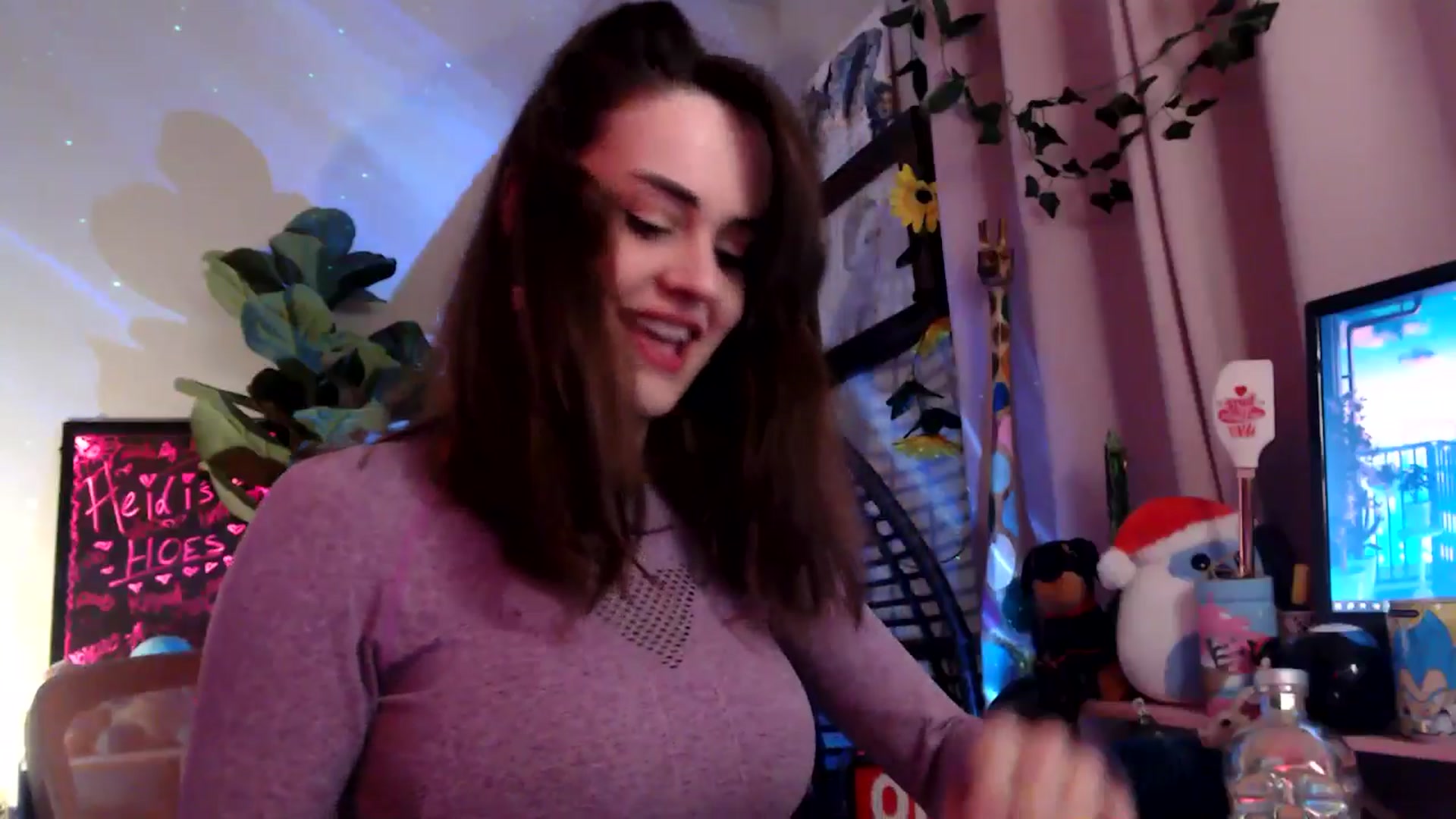 Gallery image thumbnail from HeidiKlumsy's myfreecams stream on, 11/21/2025, 01:01 image 9 of 20