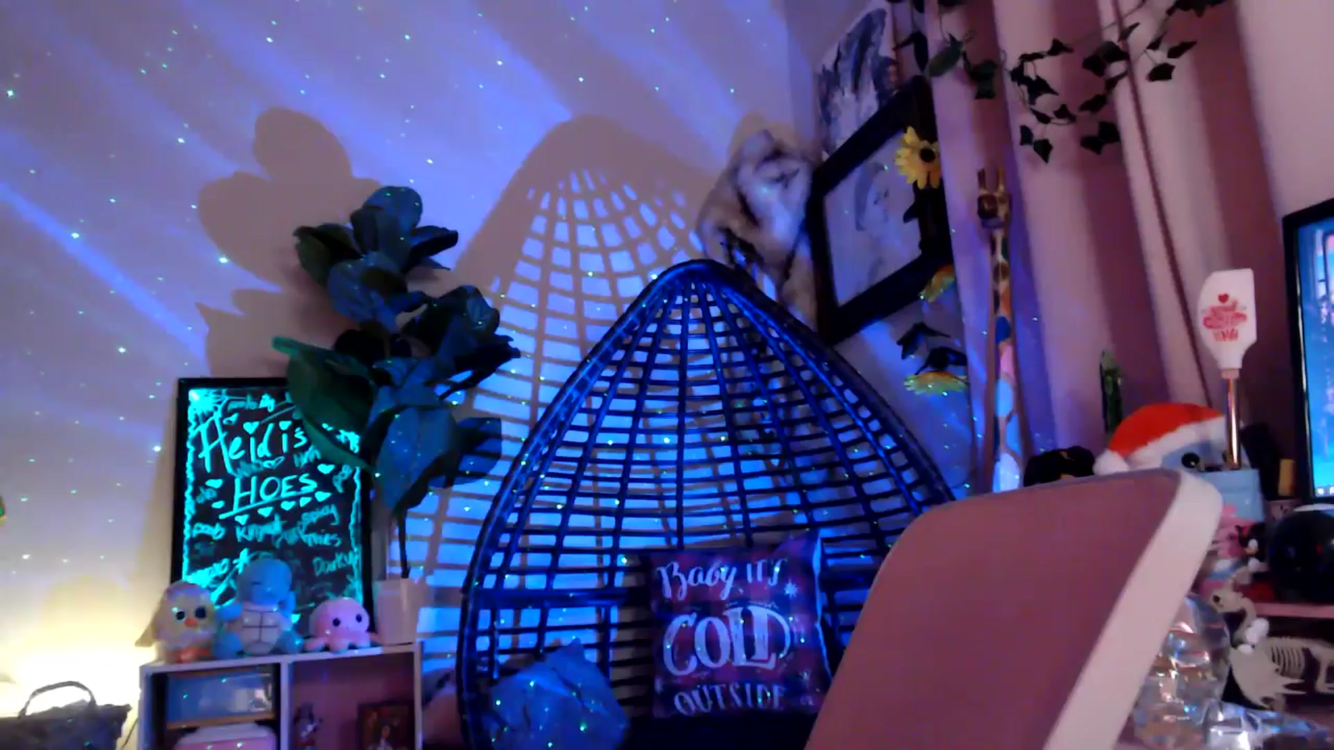 Gallery image thumbnail from HeidiKlumsy's myfreecams stream on, 11/21/2025, 01:01 image 18 of 20