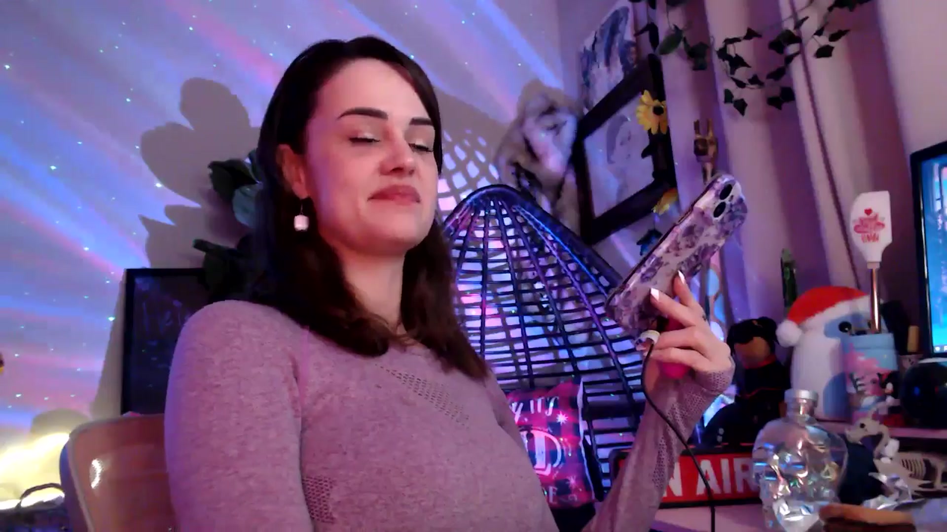 Gallery image thumbnail from HeidiKlumsy's myfreecams stream on, 11/21/2025, 01:01 image 15 of 20