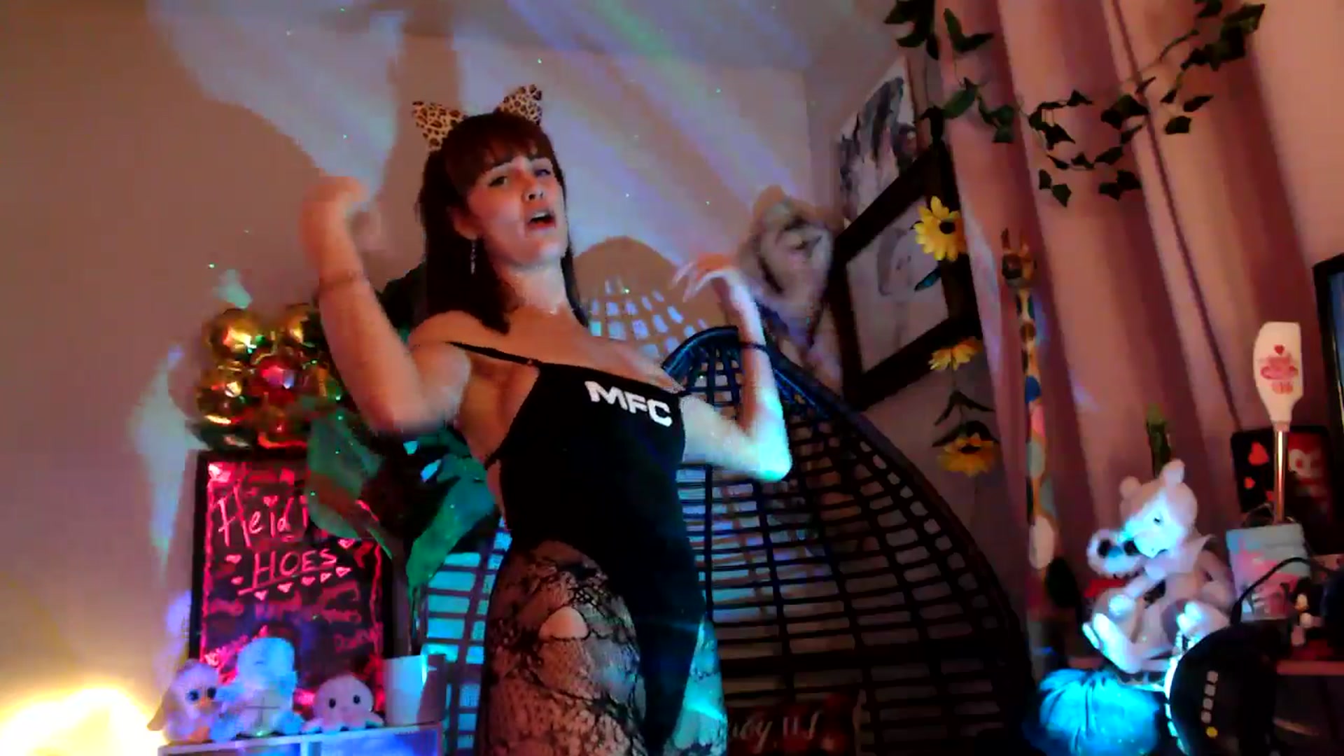 Gallery image thumbnail from HeidiKlumsy's myfreecams stream on, 11/23/2025, 24:26 image 14 of 20