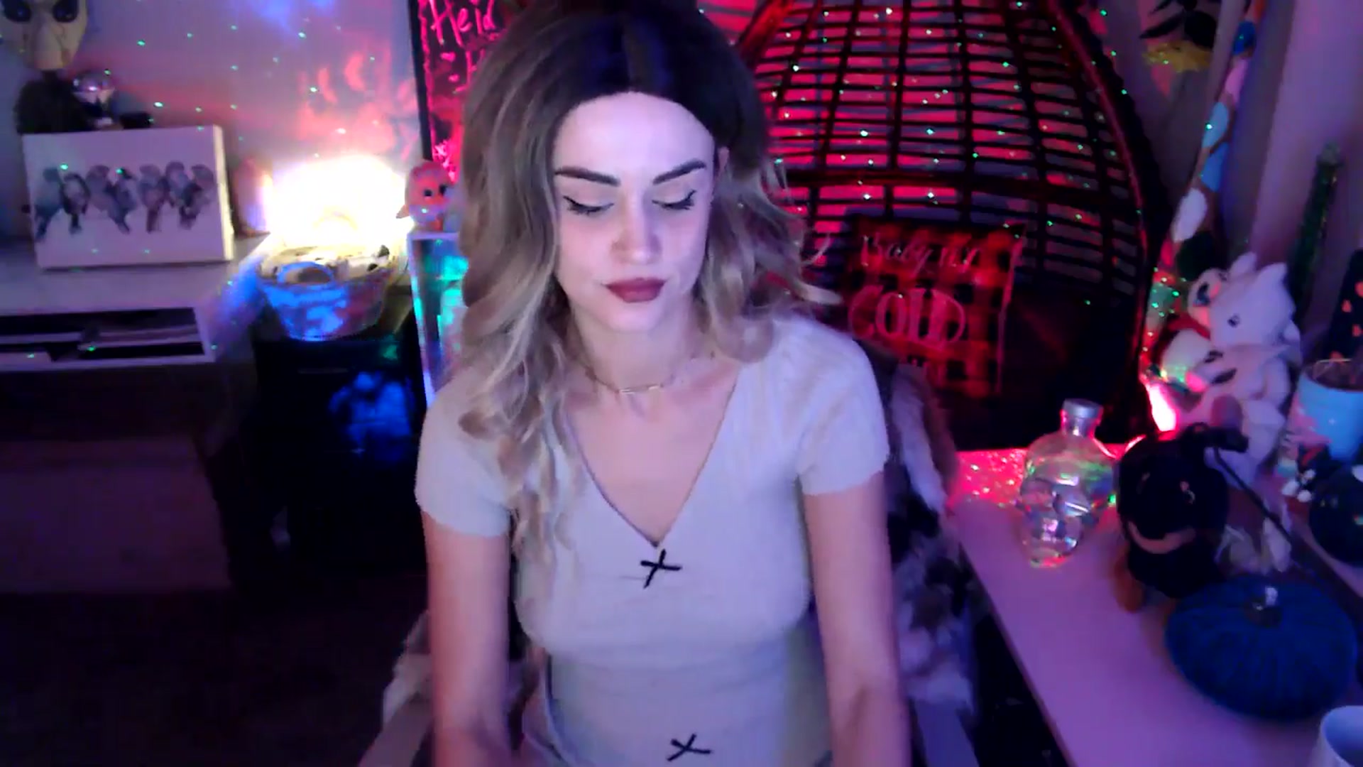 Gallery image thumbnail from HeidiKlumsy's myfreecams stream on, 11/23/2025, 04:48 image 6 of 20